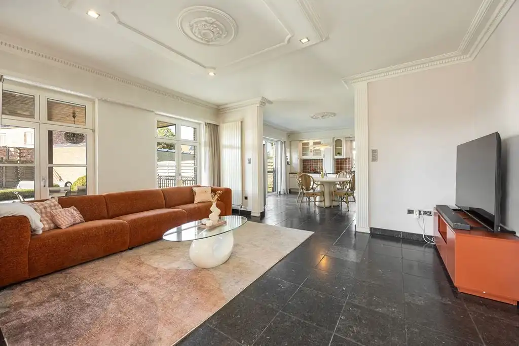 karaktervolle villa met zonnige tuin en zwembad foto 5
