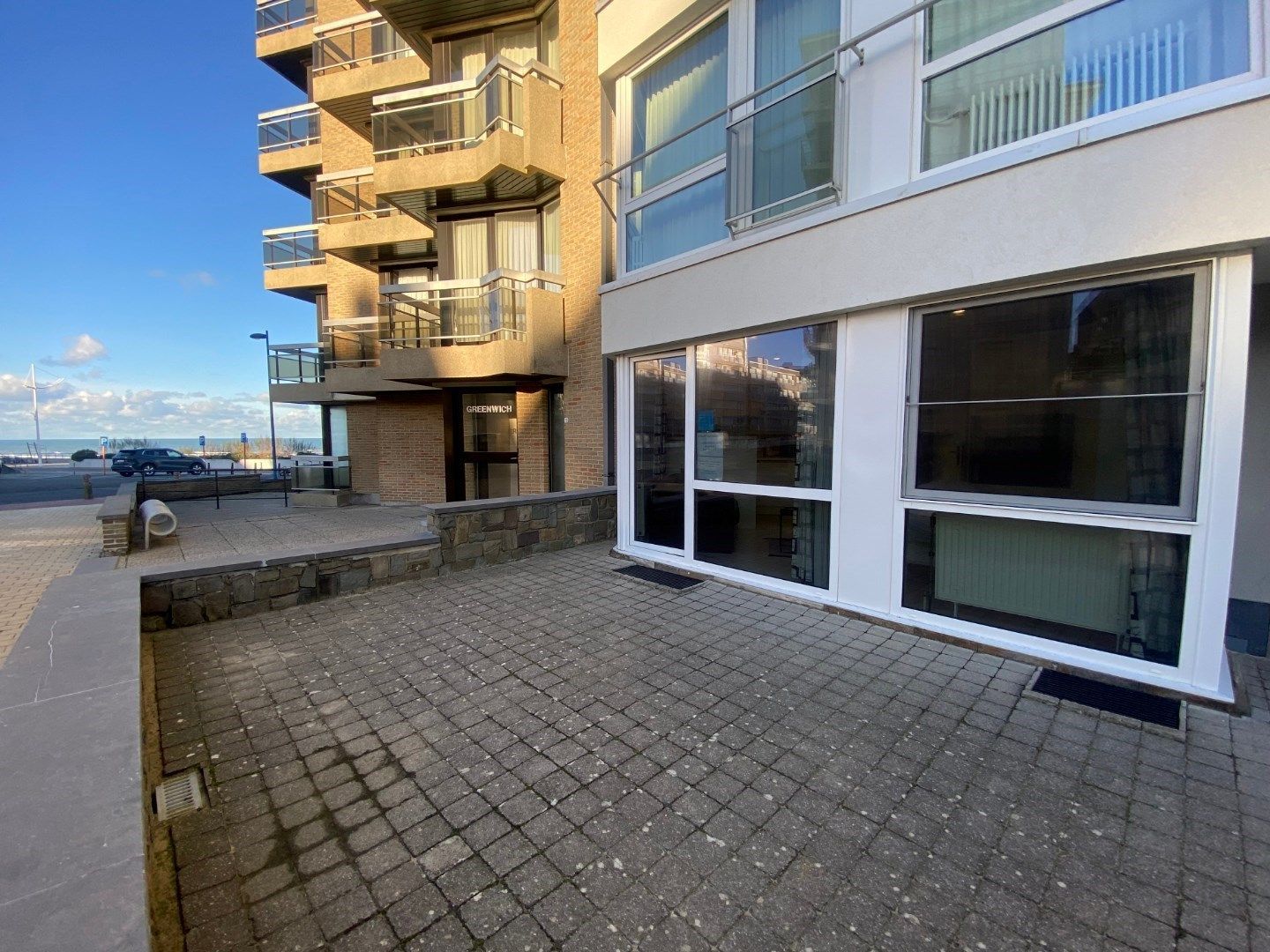 Charmante en zonnige studio te koop op toplocatie in Koksijde foto 2