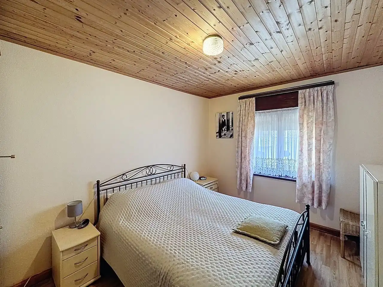 Aangenaam gelegen woning in de mooie vernieuwde H. Consciencestraat te Heist. foto 17