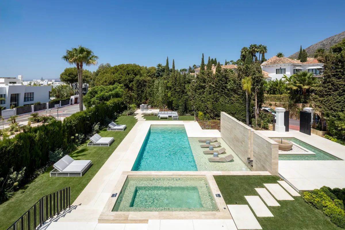 Exclusieve villa in Sierra Blanca met ruime tuin en zwembad – luxe levensstijl op zijn best foto 2
