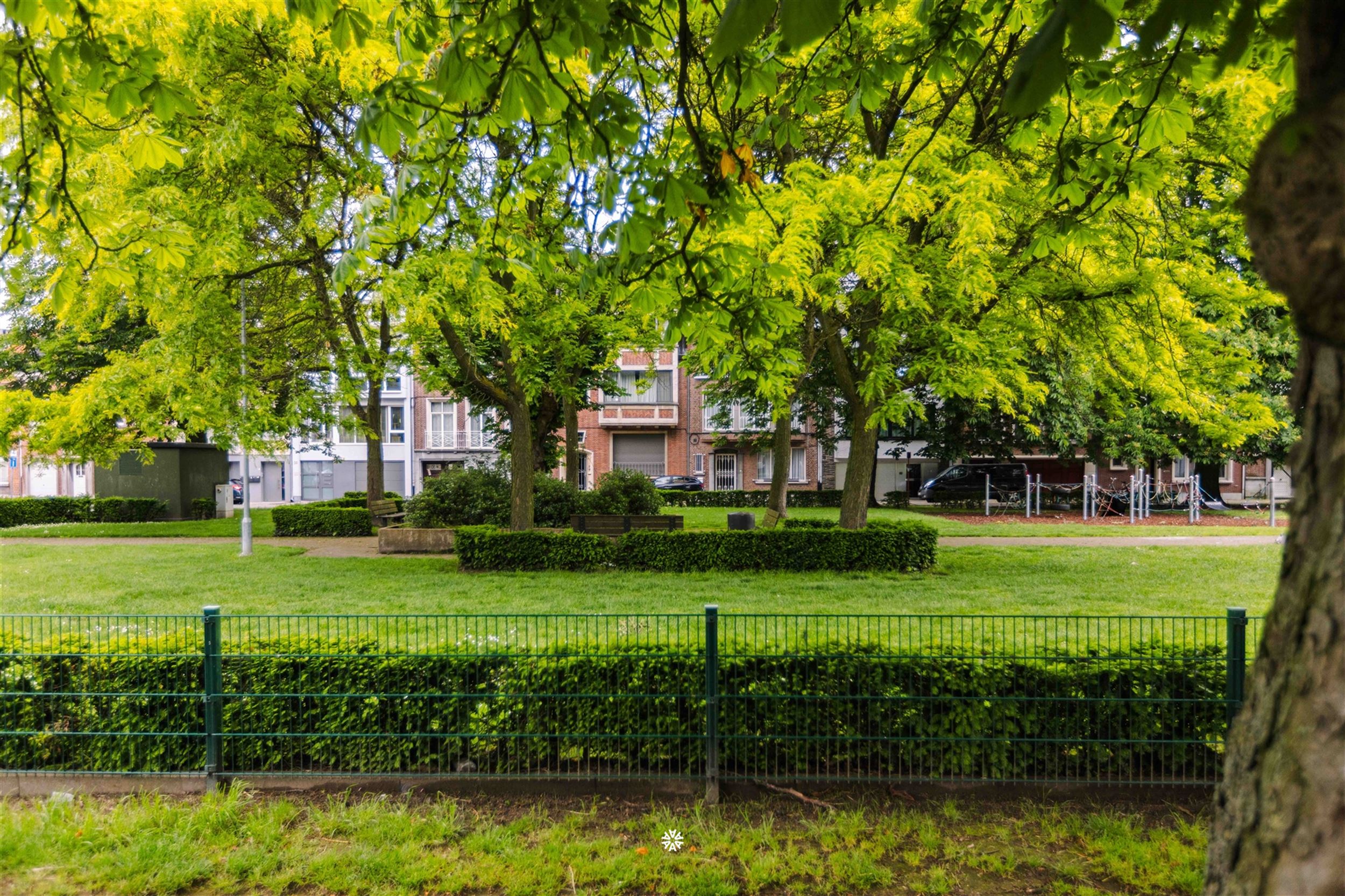 Goedgelegen ruime woning met 4 slaapkamers foto 18