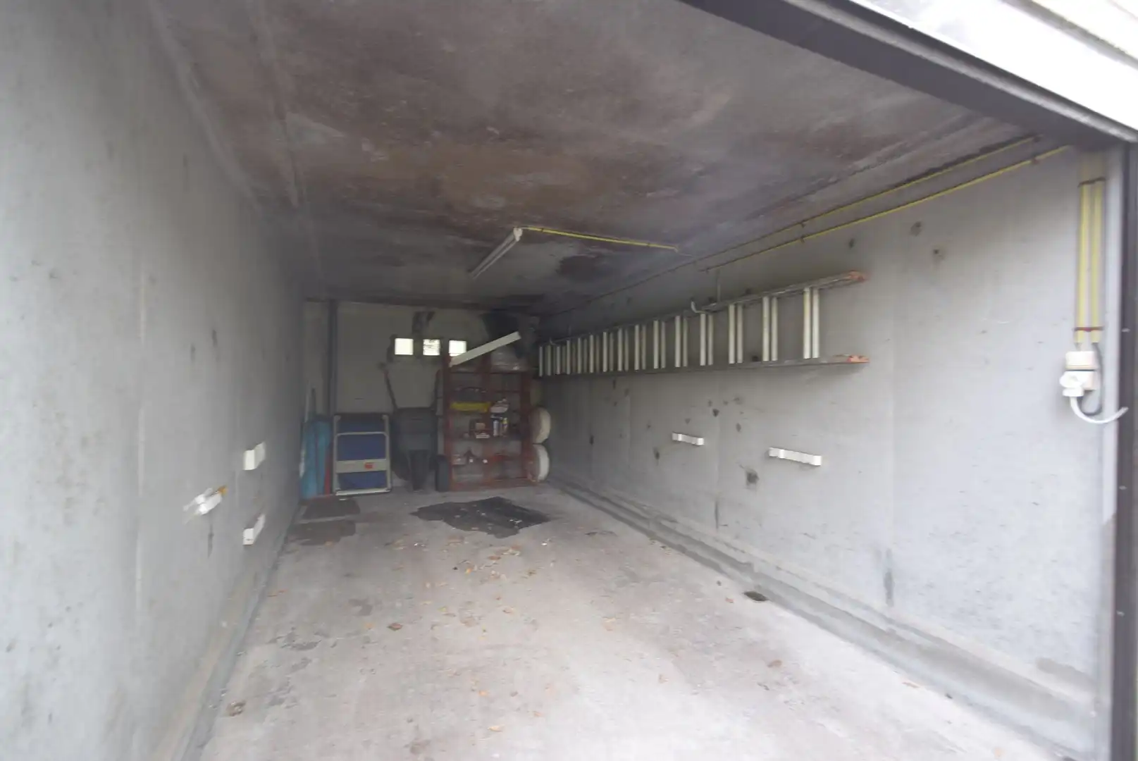 Charmante rijwoning met dubbele garage en ruime tuin in het centrum van Rumbeke foto 12