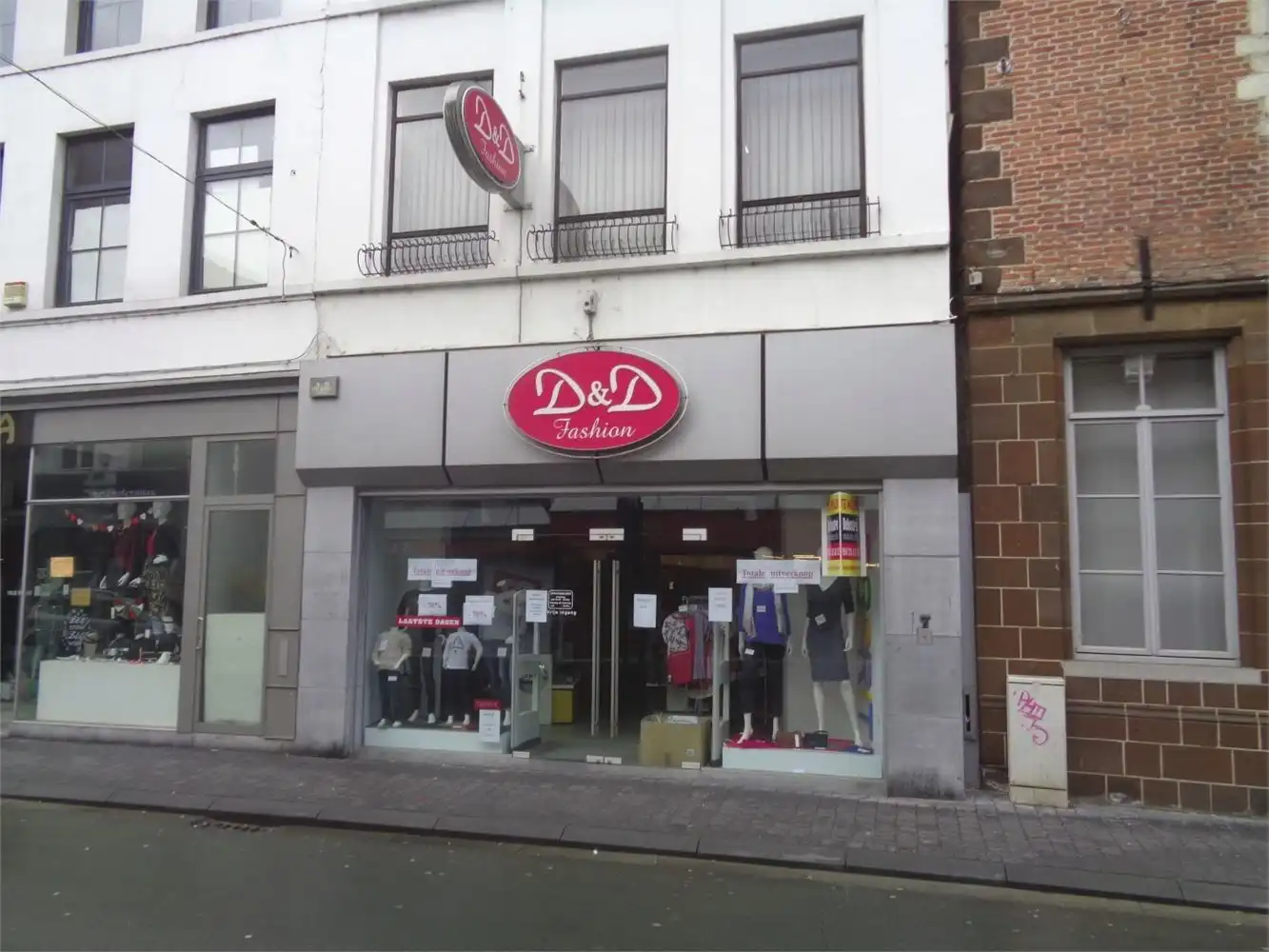 HANDELSGELIJKVLOERS OF KANTOOR DIEST foto {{pictureIndex}}