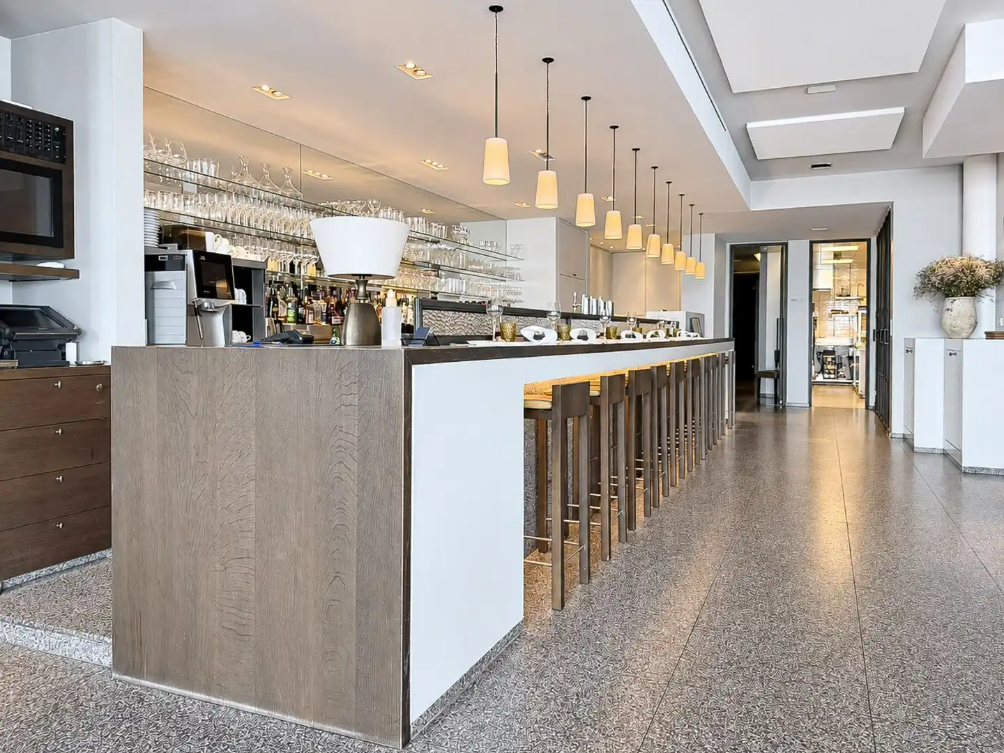 Gekende brasserie Bristol op de Zeedijk van Heist te koop of te huur mits overname foto 20