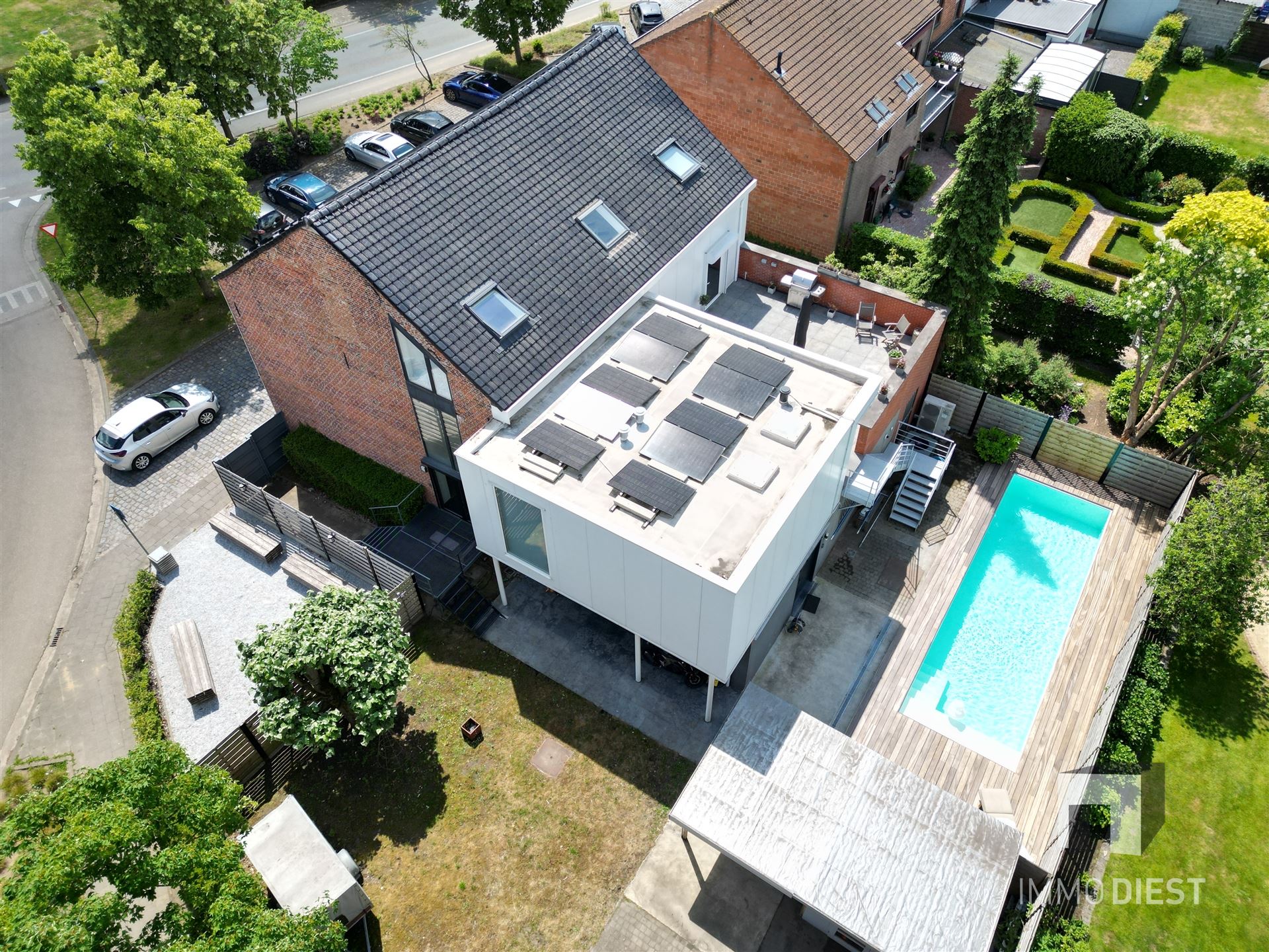 Handelspand met luxe woonst op goede locatie foto 2