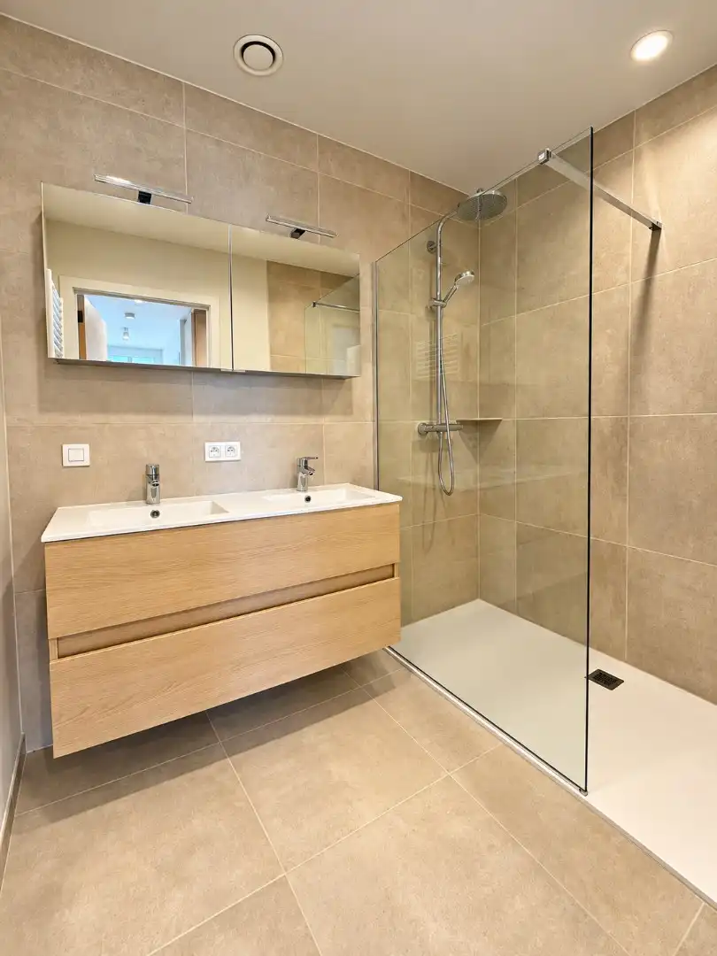 Ruime prachtige penthouse met vier slaapkamers en twee terrassen foto 17
