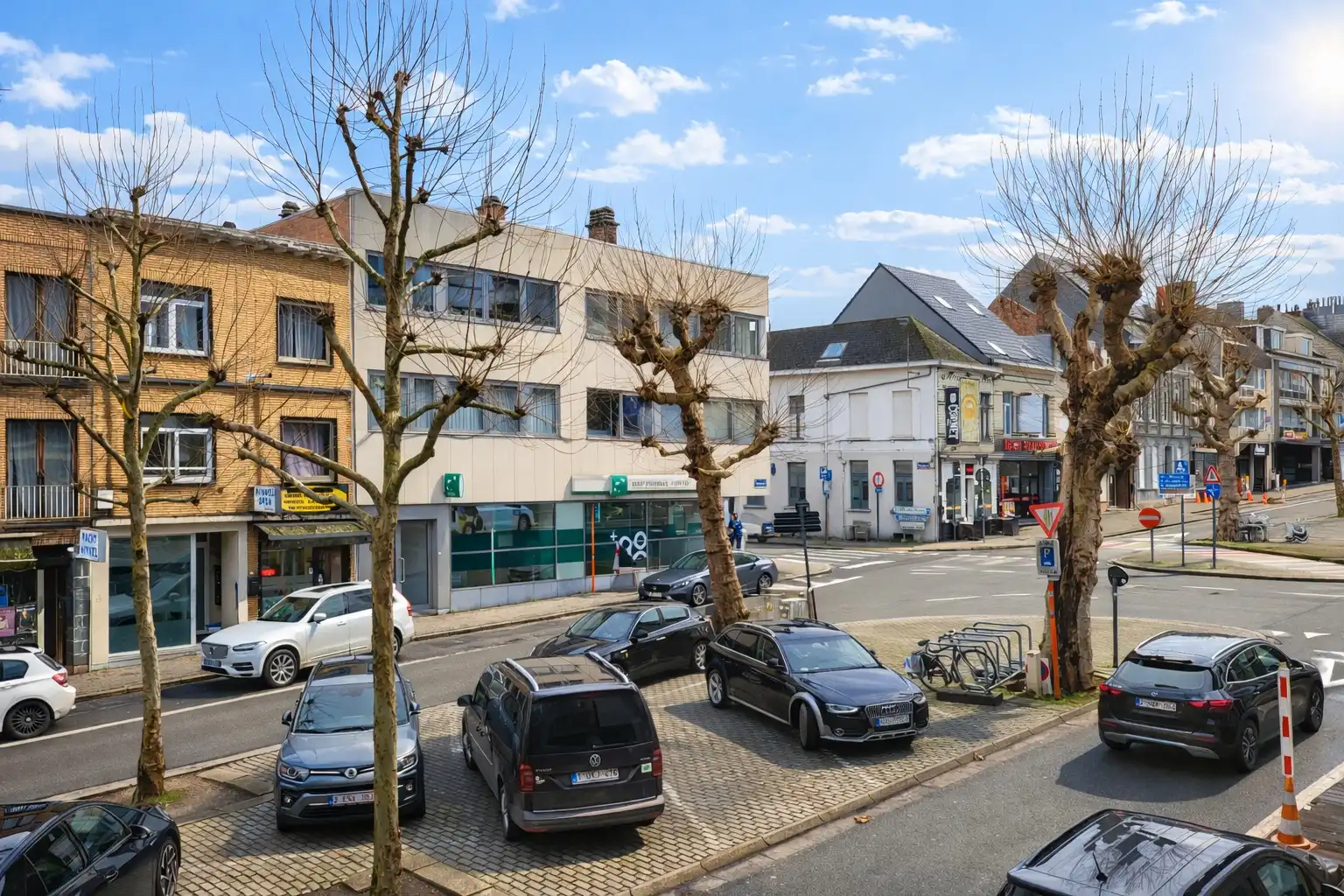 Dit prachtig gerenoveerde appartement uit 2010 is gelegen in het centrum van Zottegem, op de eerste verdieping van een verzorgd gebouw met lift.  foto 4