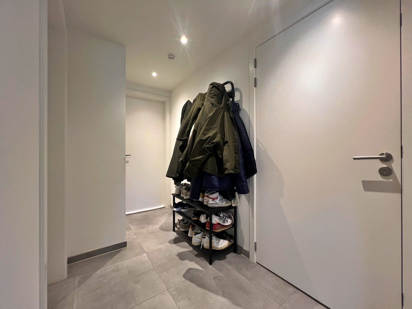 Gelijkvloers 2-slaapkamer appartement met terras, carport en staanplaats foto 15