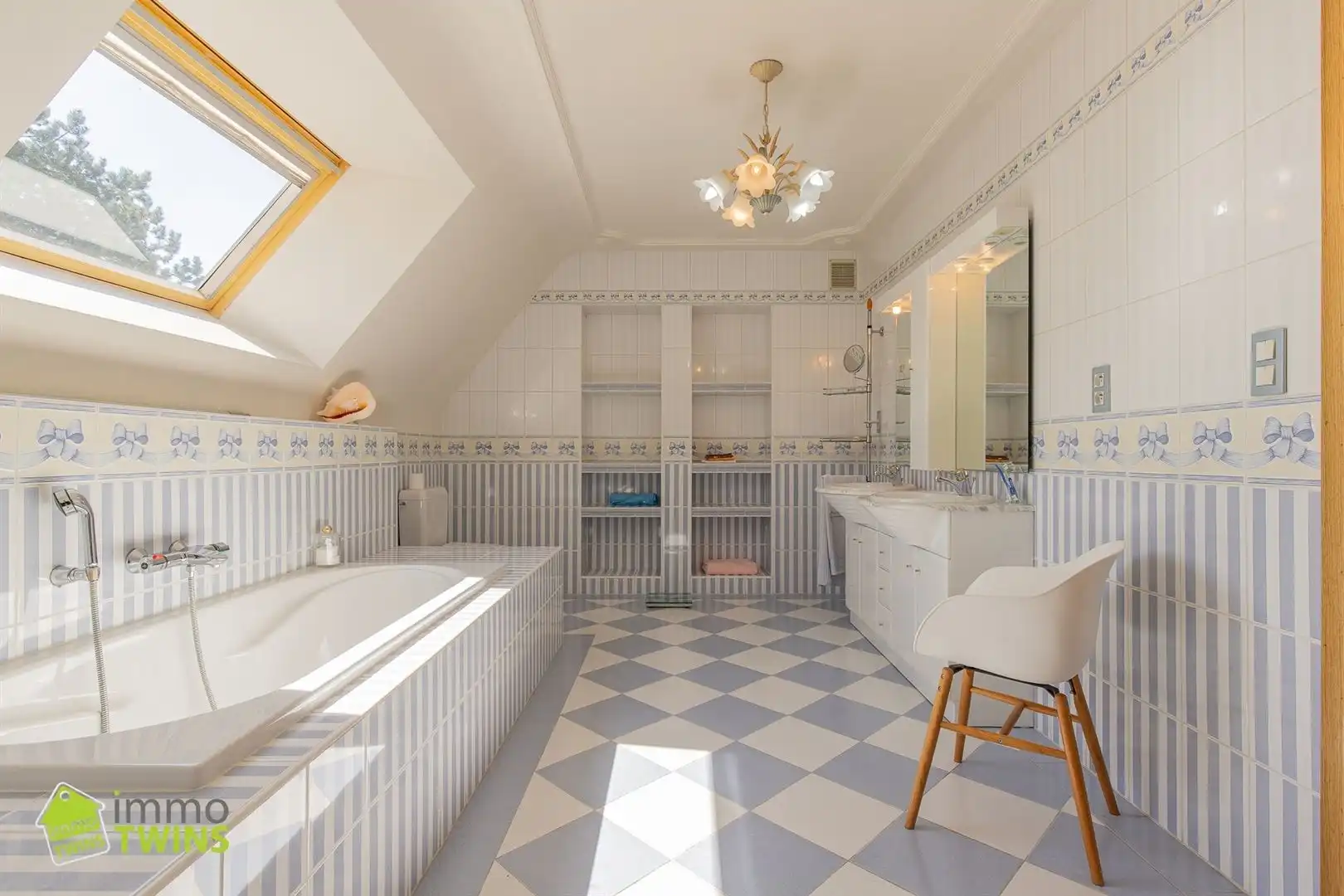 Uitzonderlijk ruime en veelzijdige praktijkwoning / cohousing met tal van mogelijkheden foto 37