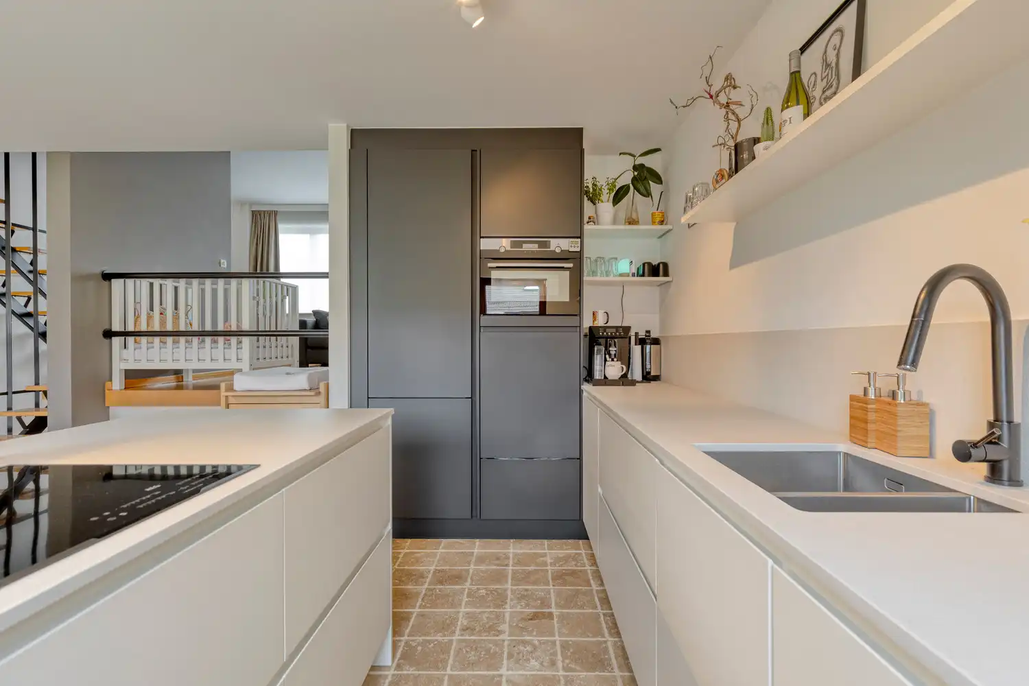 Instapklare split-level woning in de gegeerde wijk Rietschoorvelden te Merksem! foto 9