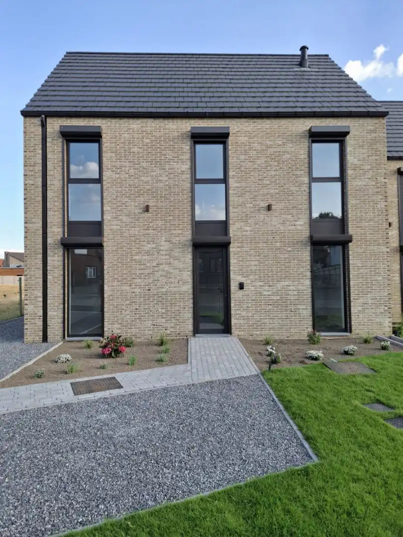 Instapklare BEN-woning met geothermische warmtepomp, passieve koeling en domotica foto {{pictureIndex}}