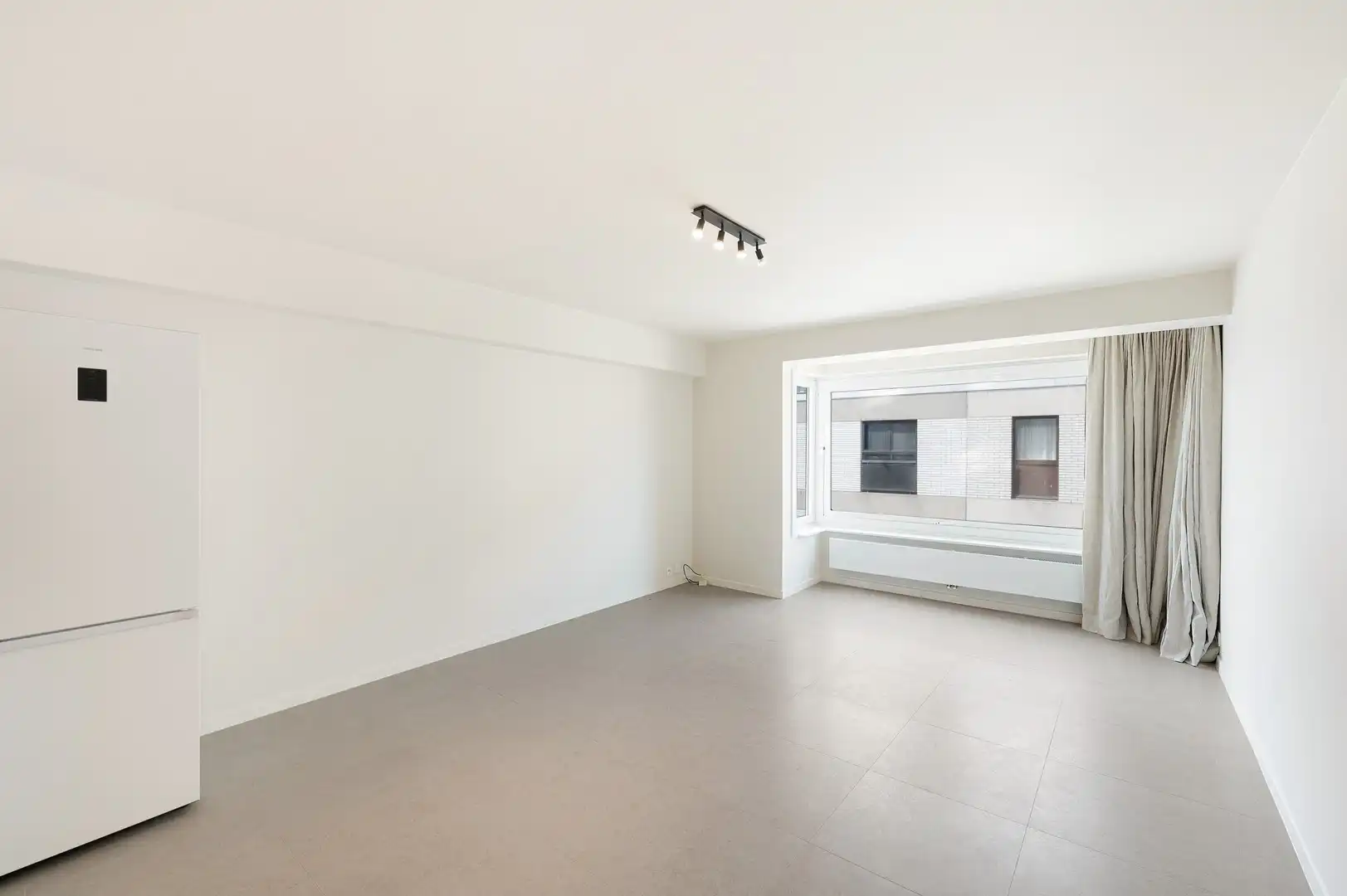 Modern instapklaar appartement met 2 slaapkamers en zijdelings zicht op zee. foto 3