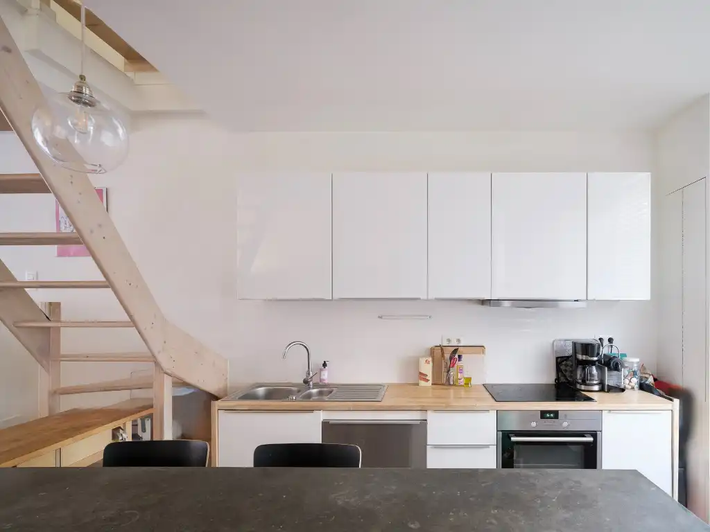 Lichtrijke stadswoning met 3 slaapkamers en buitenruimte, gelegen in een rustige straat op korte afstand van het centrum van Gent. foto 4