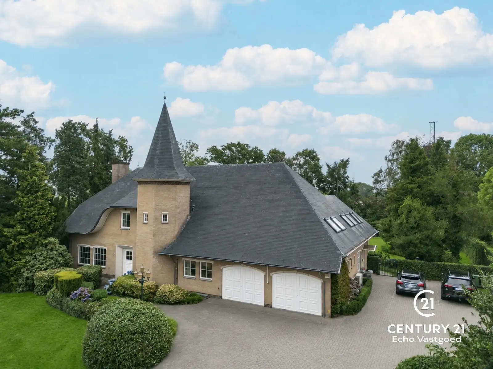 Ruime villa met kantoor, binnenzwembad, mooie tuin op 3172m² foto 2