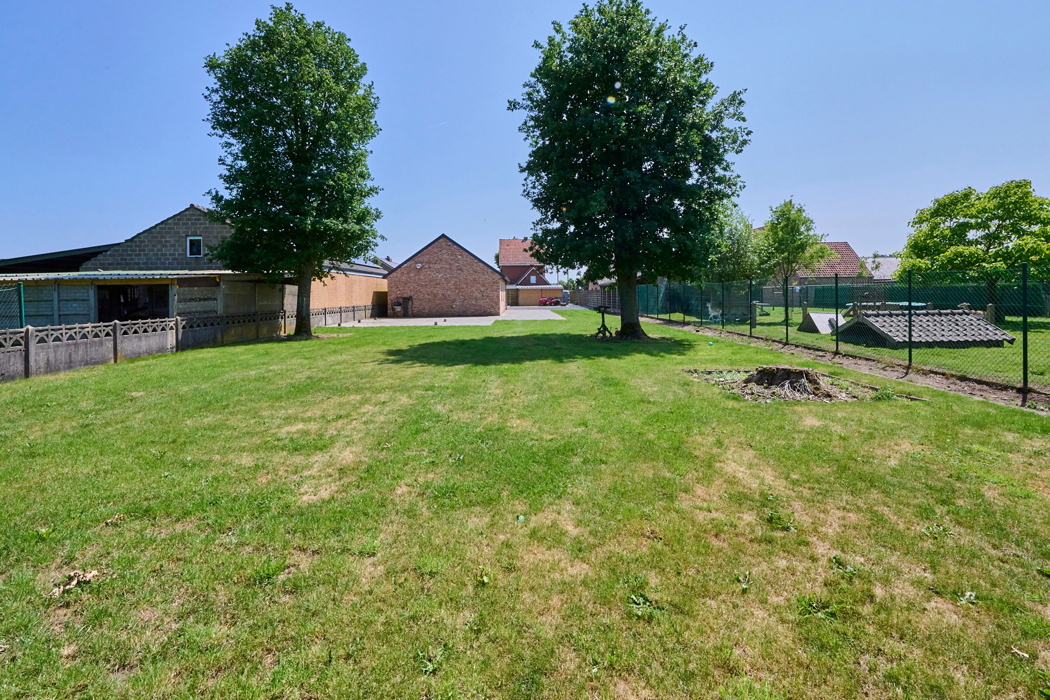 DEELS GERENOVEERDE GEZINSWONING MET WERKPLAATS IN HET GROEN foto 12