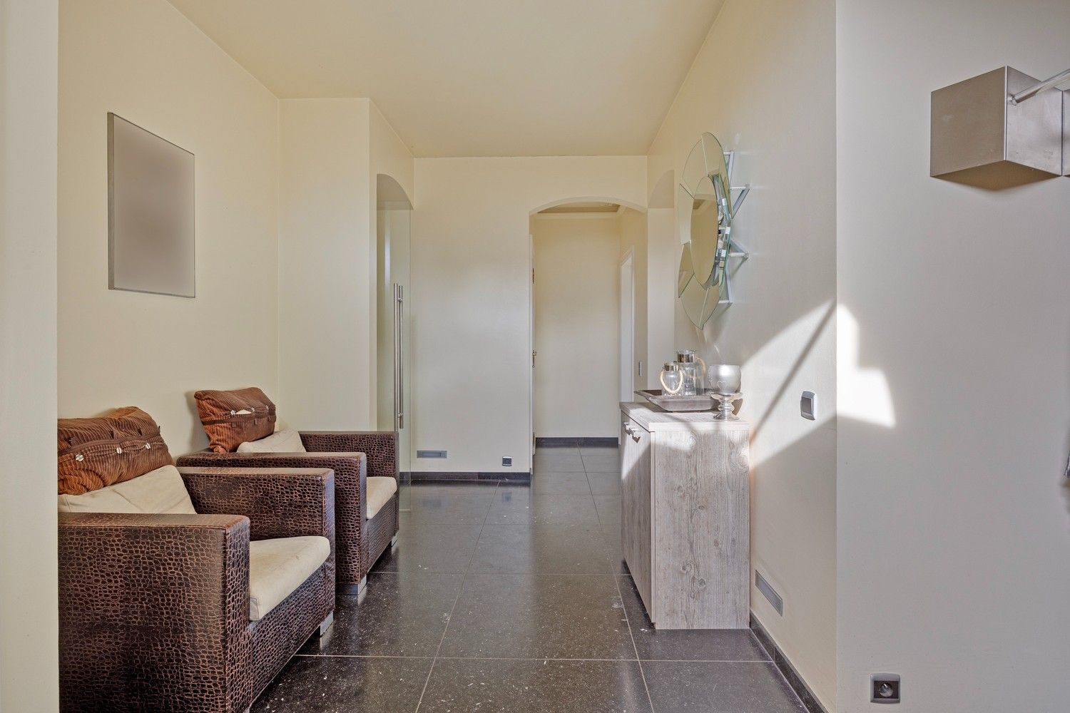 Luxueuze gelijkvloerse villa met zwembad en poolhouse op een riant perceel van 3.234 m² foto 5