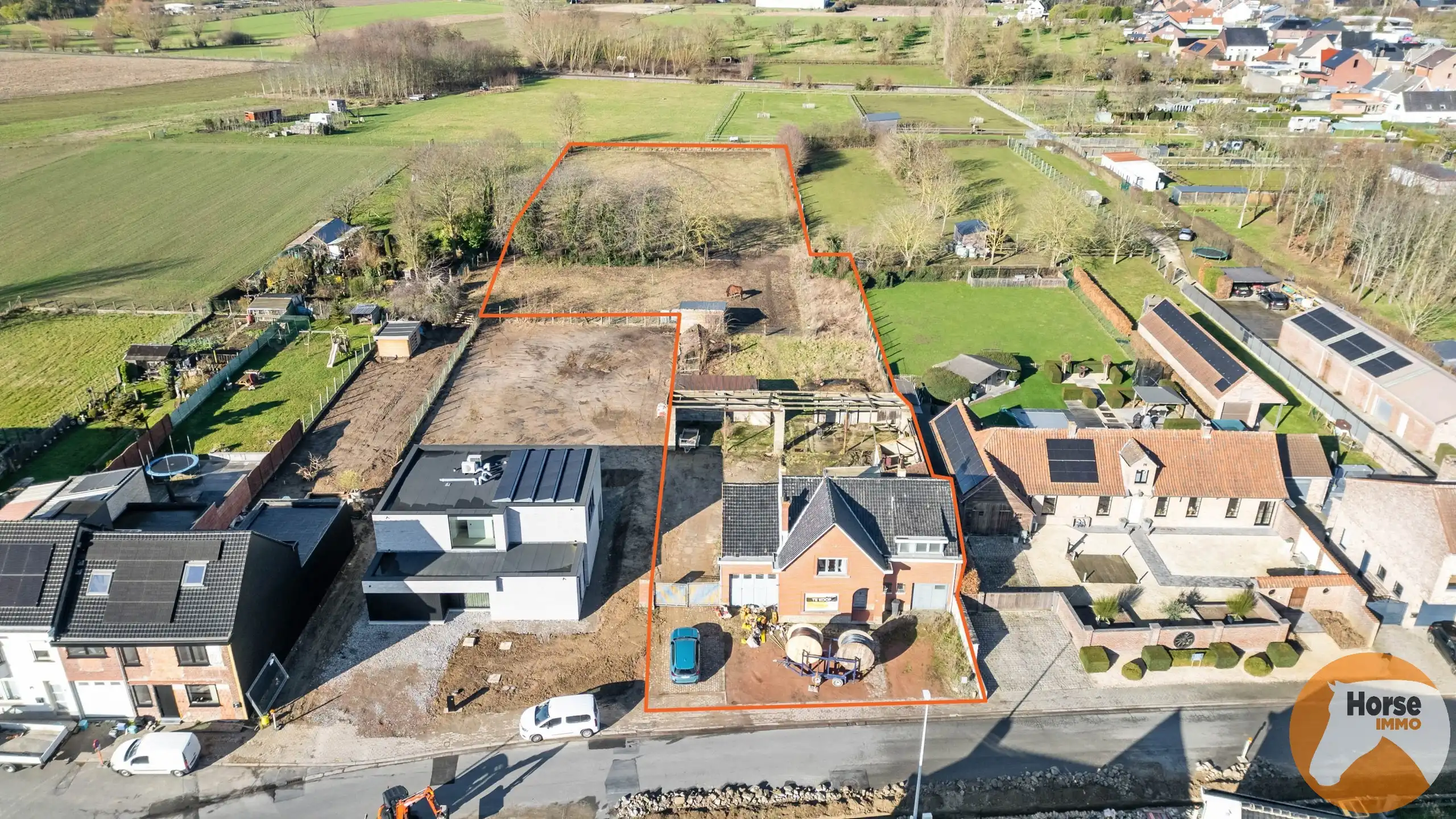 BAMBRUGGE – Landelijke woning met weide en schuur  foto 2