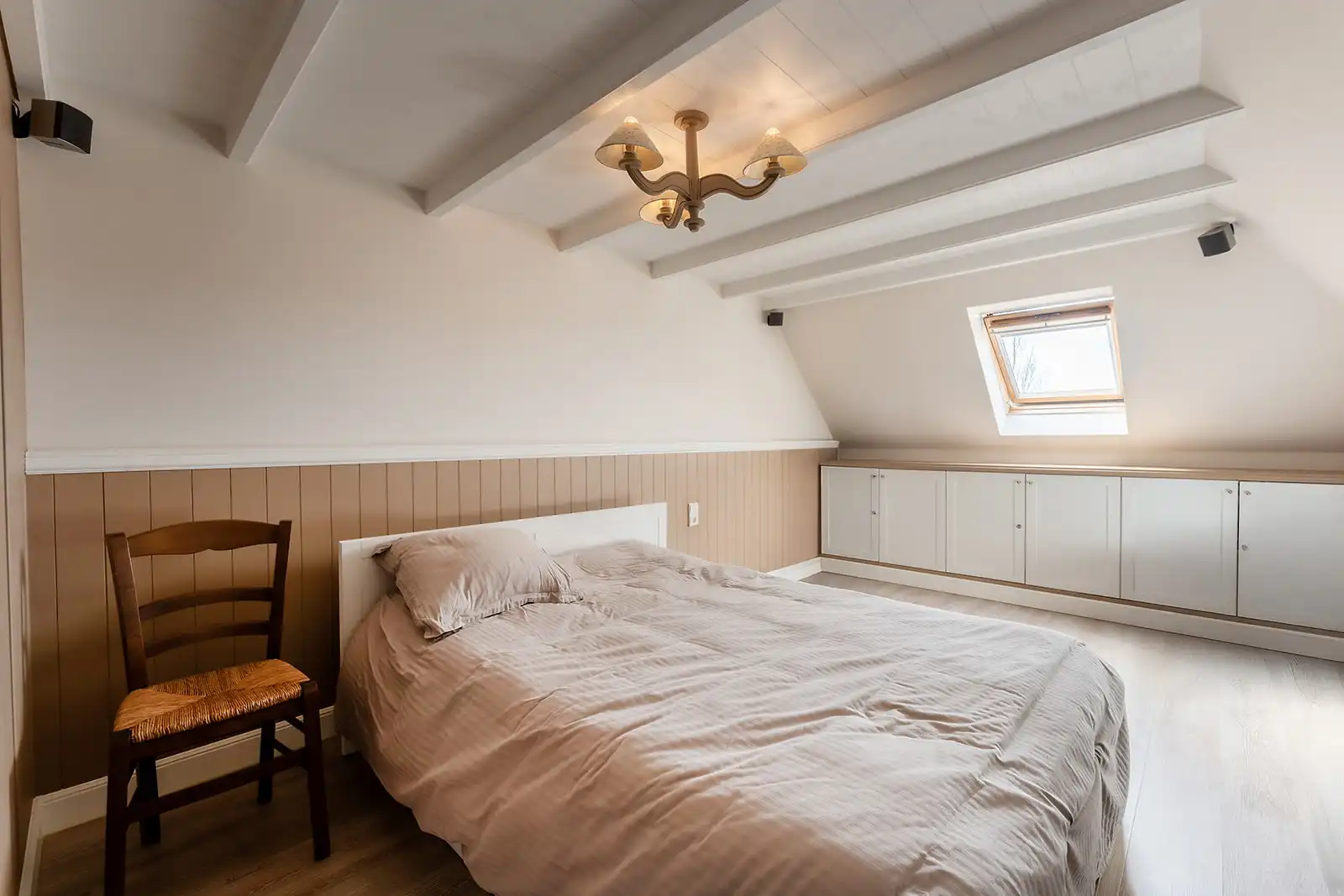 Ruim duplex appartement met garagebox te koop in Lissewege. foto 12