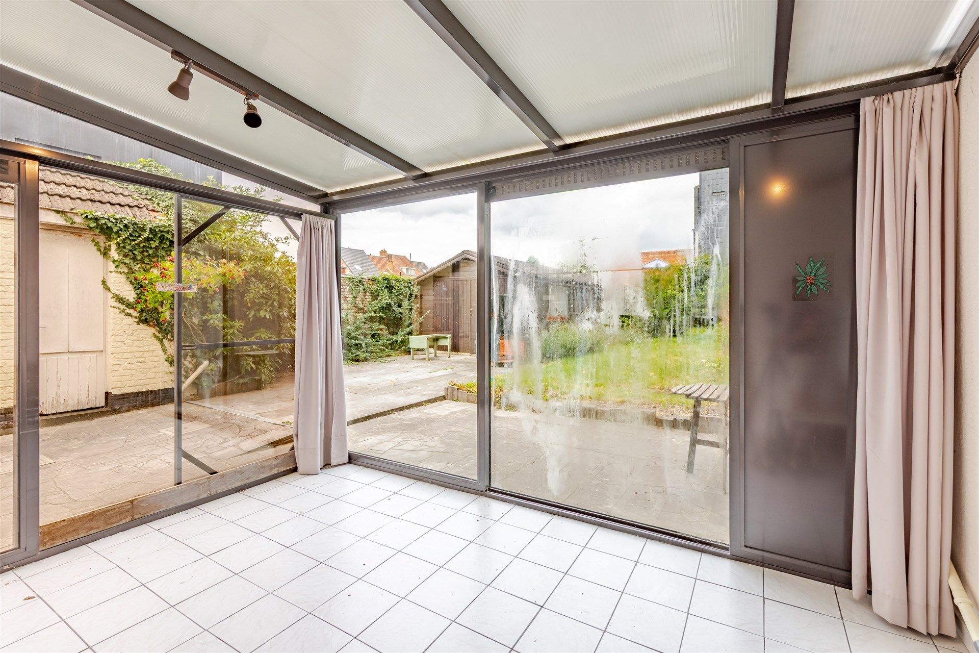 Te renoveren dubbelwoning met veel potentieel foto 8