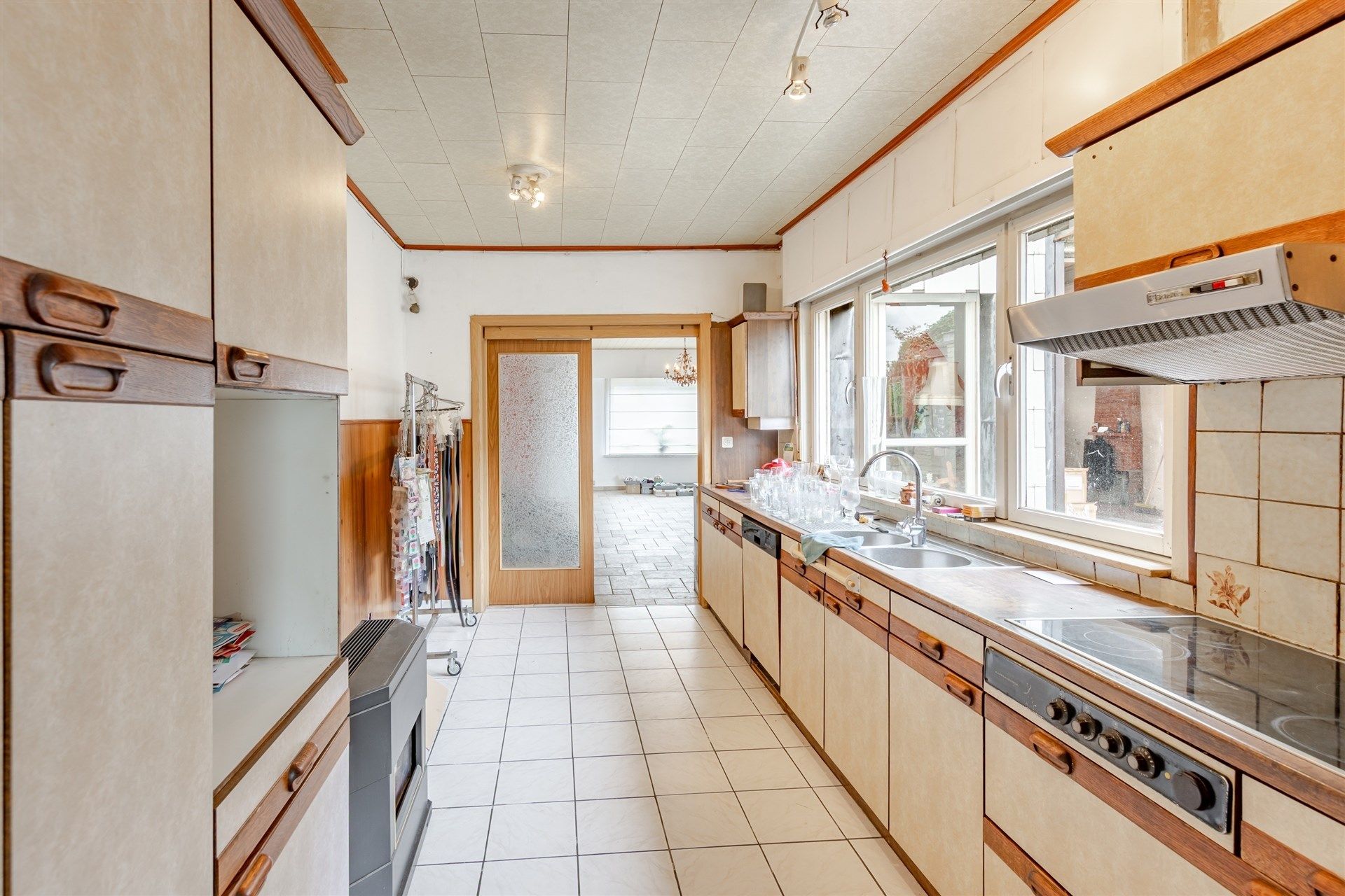 Te renoveren dubbelwoning met veel potentieel foto 8