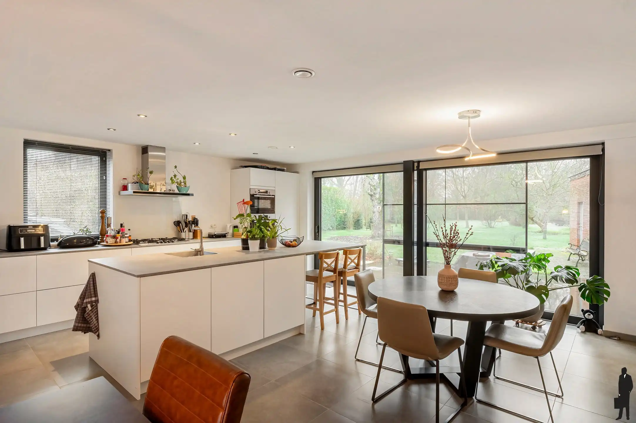 Charmante woning met prachtige tuin foto 6