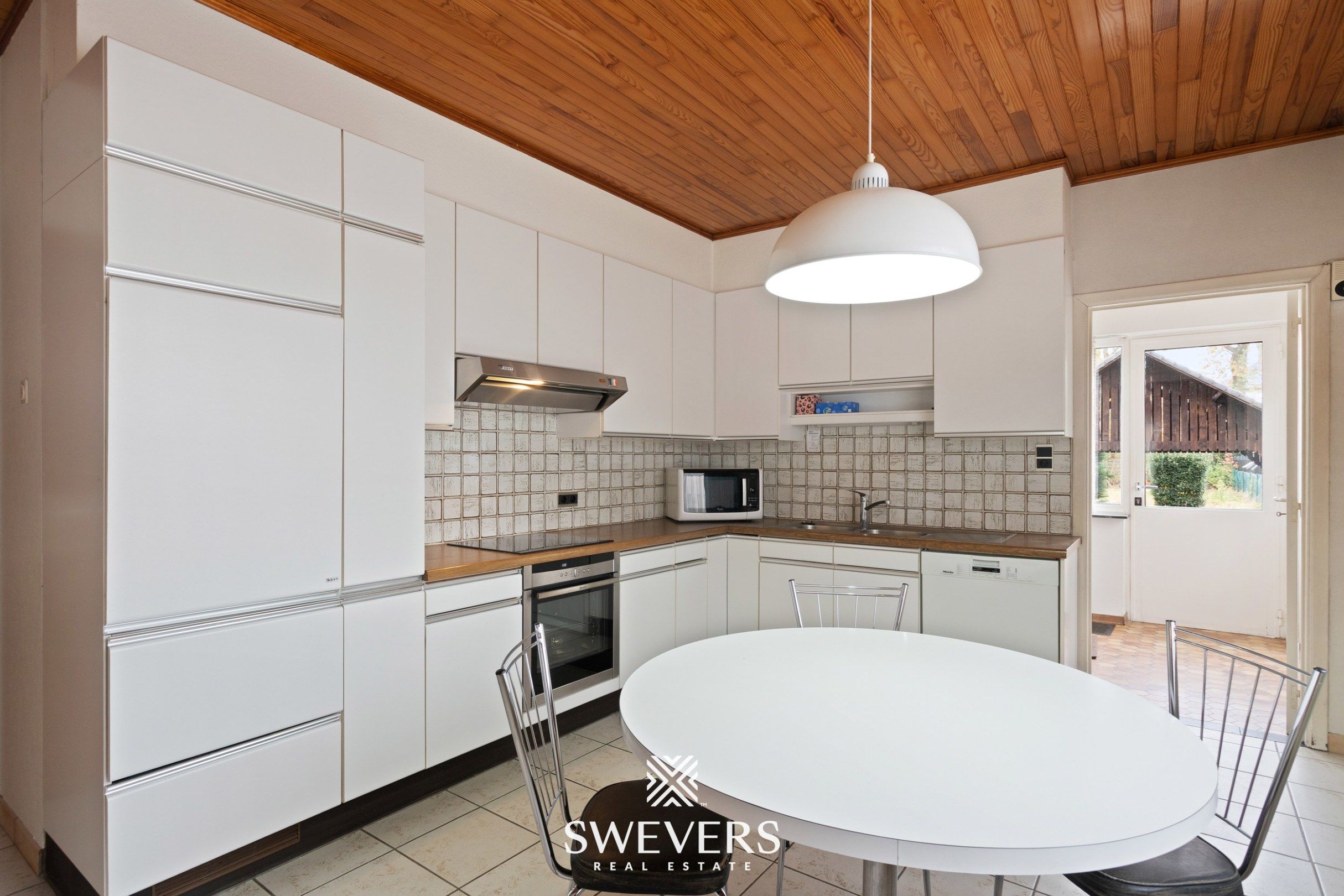 Open bebouwing met 4 slaapkamers, kelder en tuin in rustige, doodlopende straat foto 7