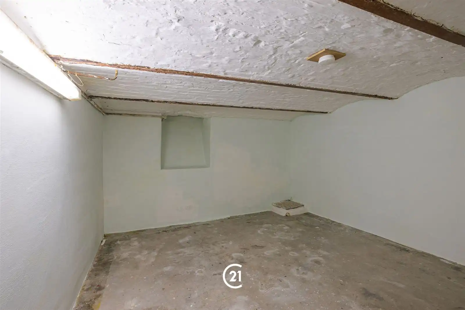 Instapklare woning in het centrum van Zottegem! foto 10