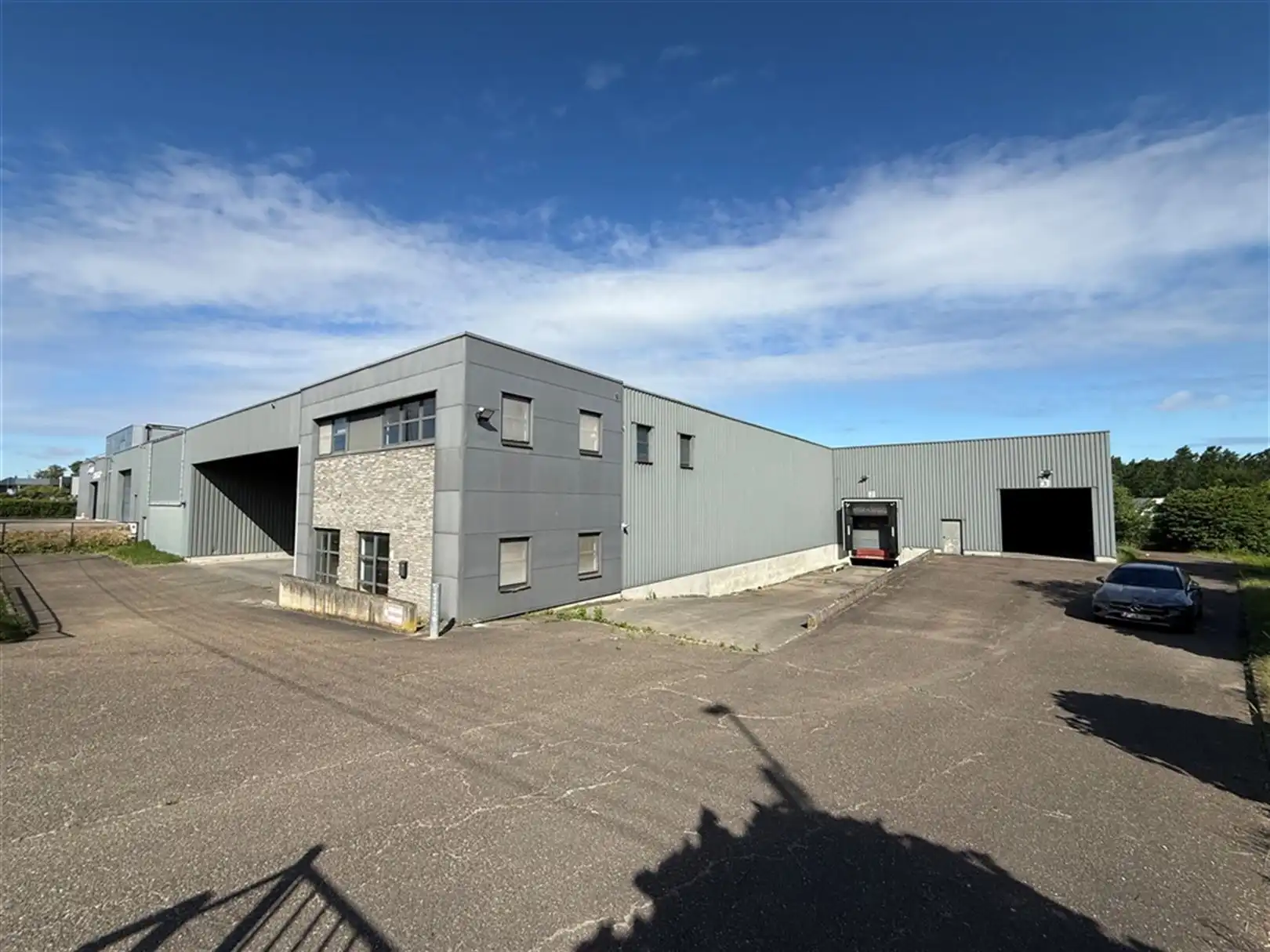 Polyvalent bedrijfsgebouw foto 4