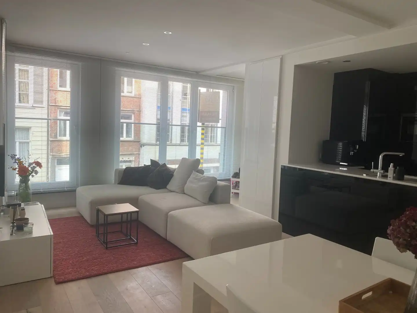 Modern appartement op de eerste verdieping foto {{pictureIndex}}