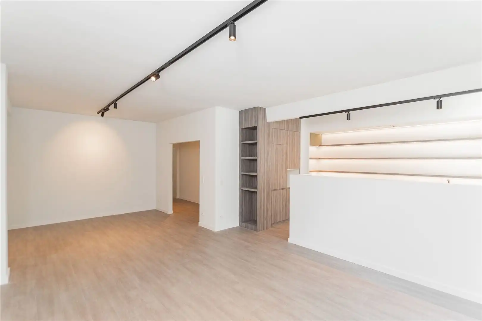 Stijlvol gerenoveerd appartement foto {{pictureIndex}}