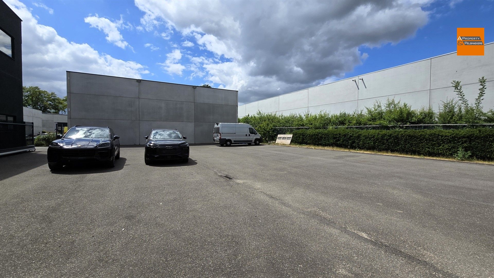 Toplocatie aan het water: Ruim handelspand (1200m²) te huur in Leuven!  foto 11