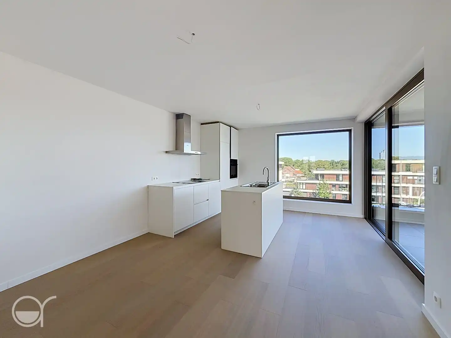 Lichtrijk nieuwbouwappartement met twee slaapkamers en terras foto {{pictureIndex}}