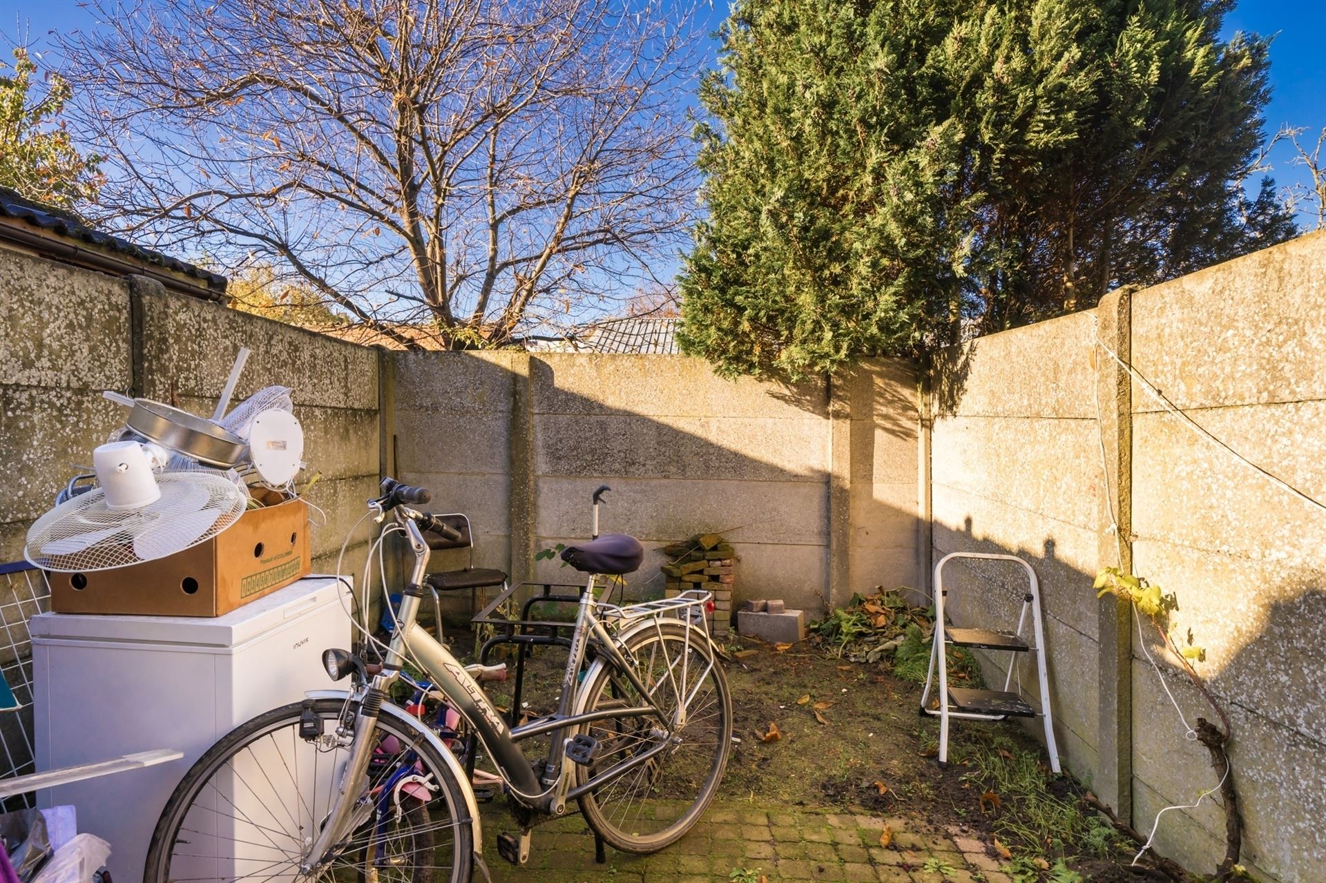 Te renoveren woning met 3-4 slaapkamers en tuin foto 14