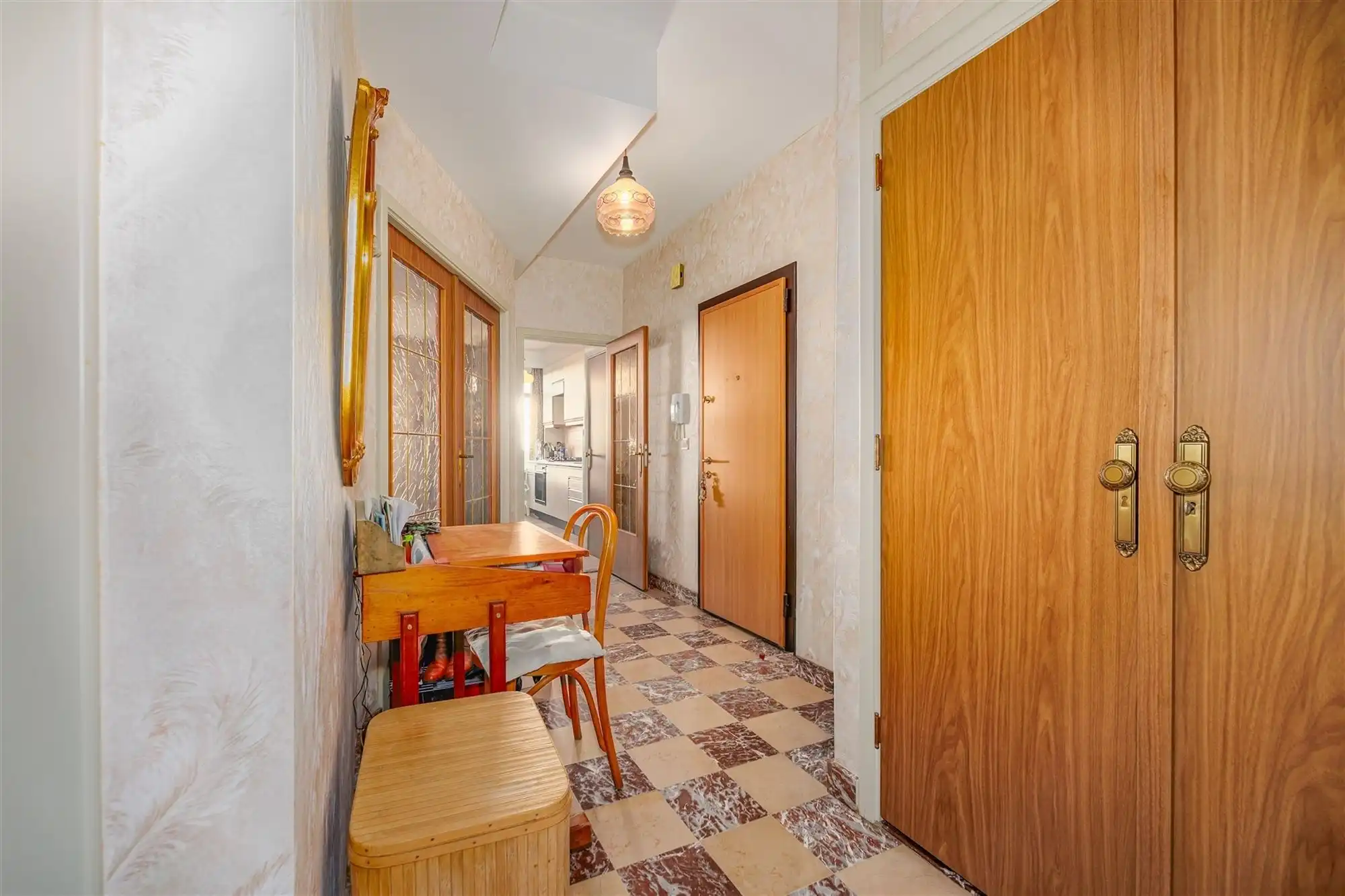 Appartement met 2 slaapkamers en terras. Parking mogelijk. foto 7