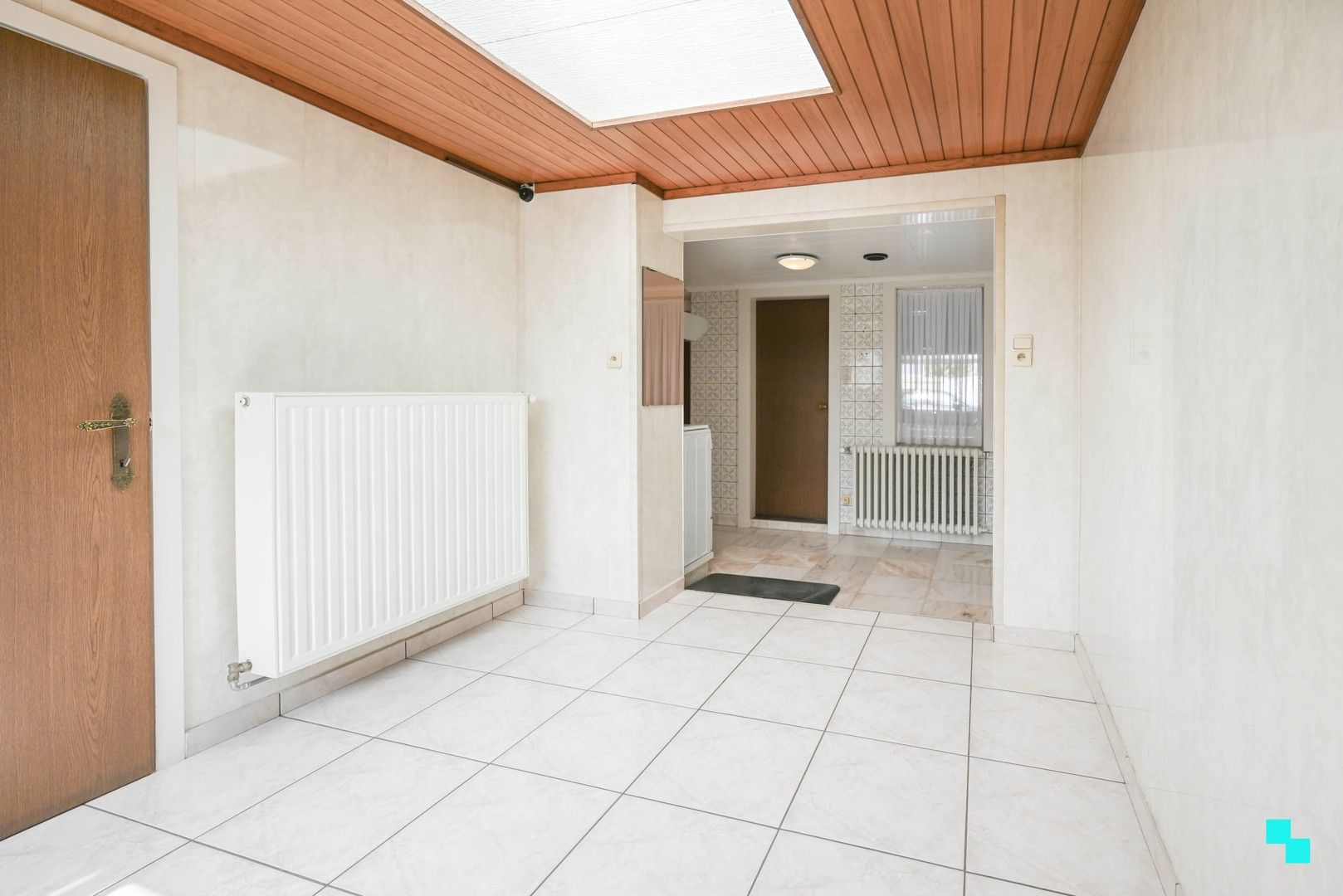 Ruime woning met garage in het centrum van Meulebeke foto 11