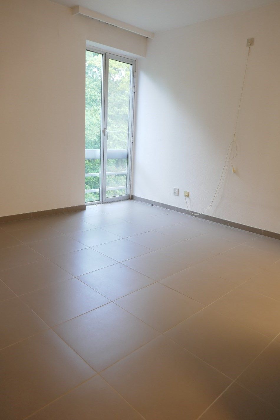 Gerenoveerde serviceflat op derde verdieping te midden het groen in Assebroek. foto 19