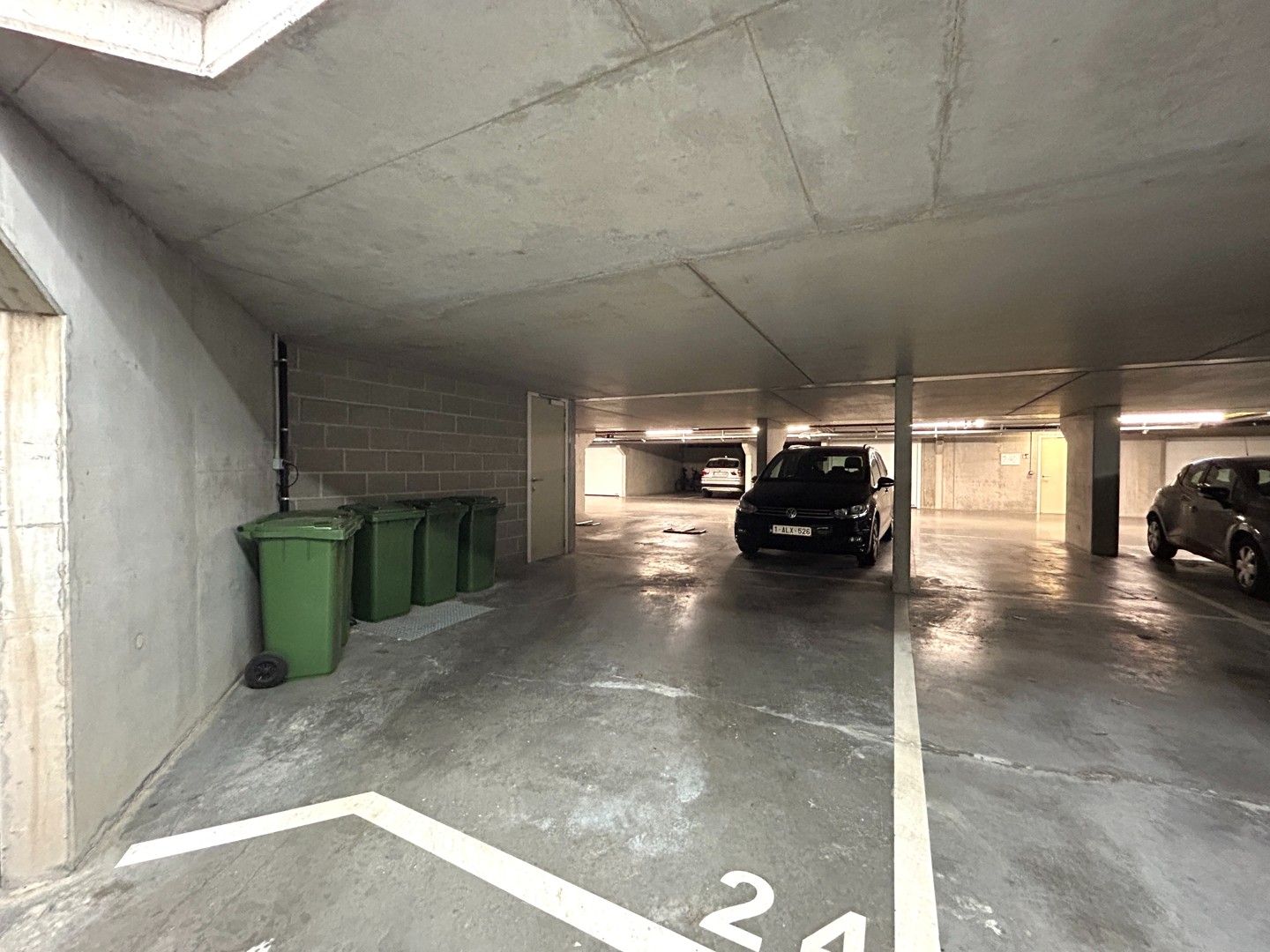 Instapklaar twee-slaapkamerappartement met zicht op stadspark te centrum Roeselare! foto 17