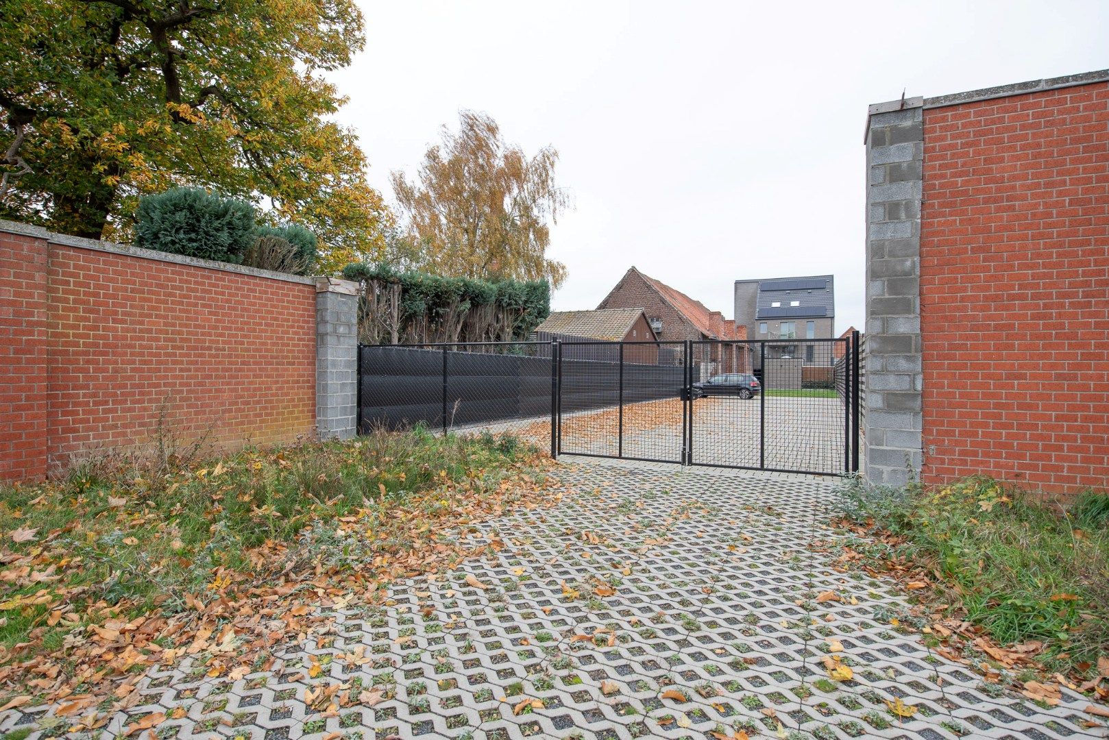 Parkeerplaatsen te huur in centrum Zulte. foto 3