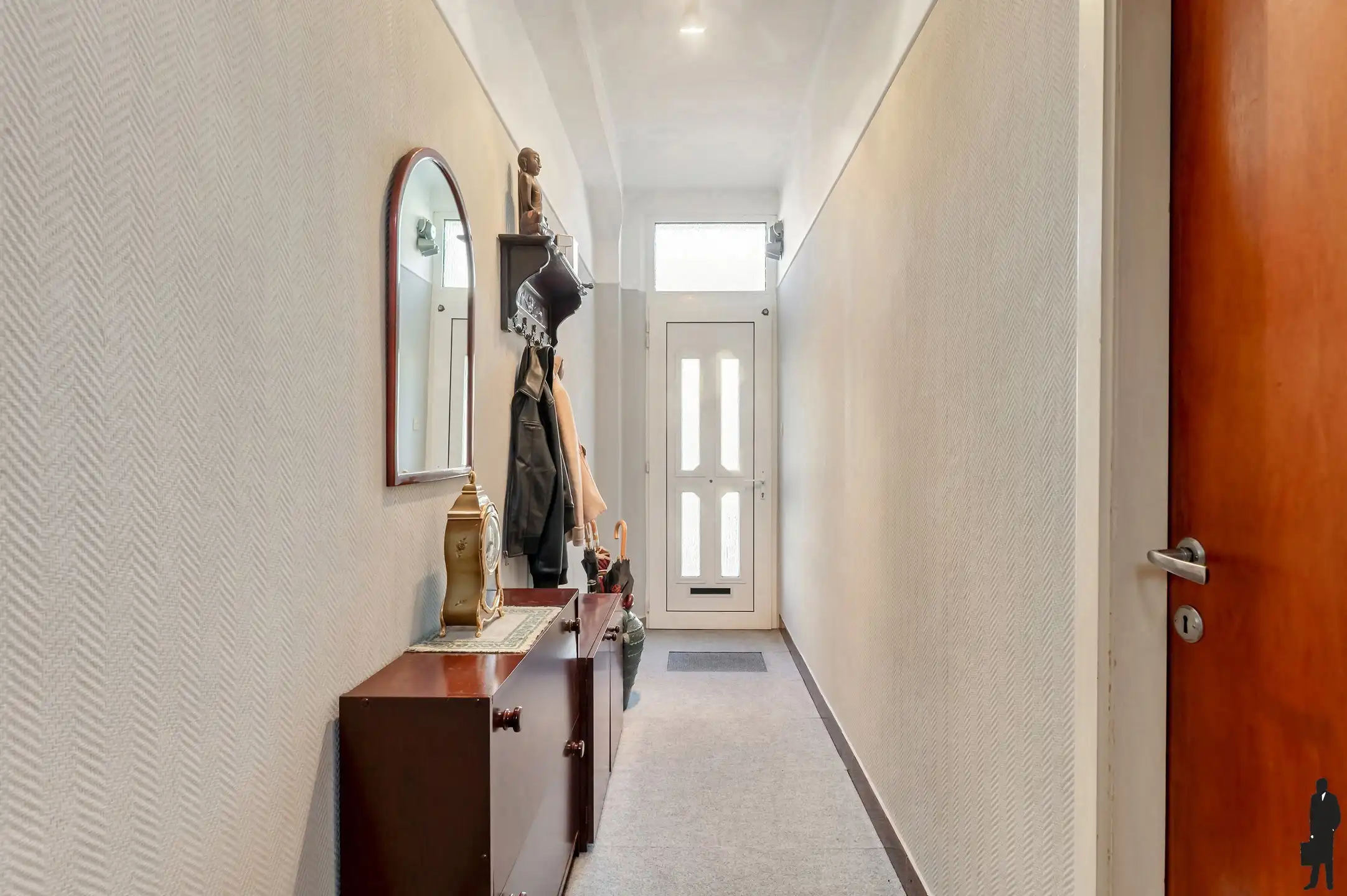 Ruime gezinswoning met bouwgrond. foto 5