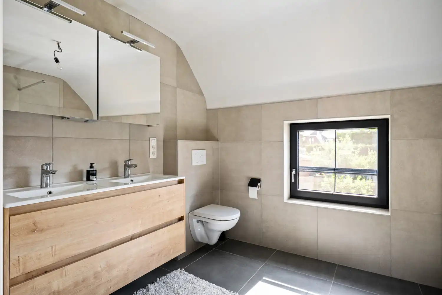 Energiezuinige villa met praktijkruimte en 4 slpkrs foto 13