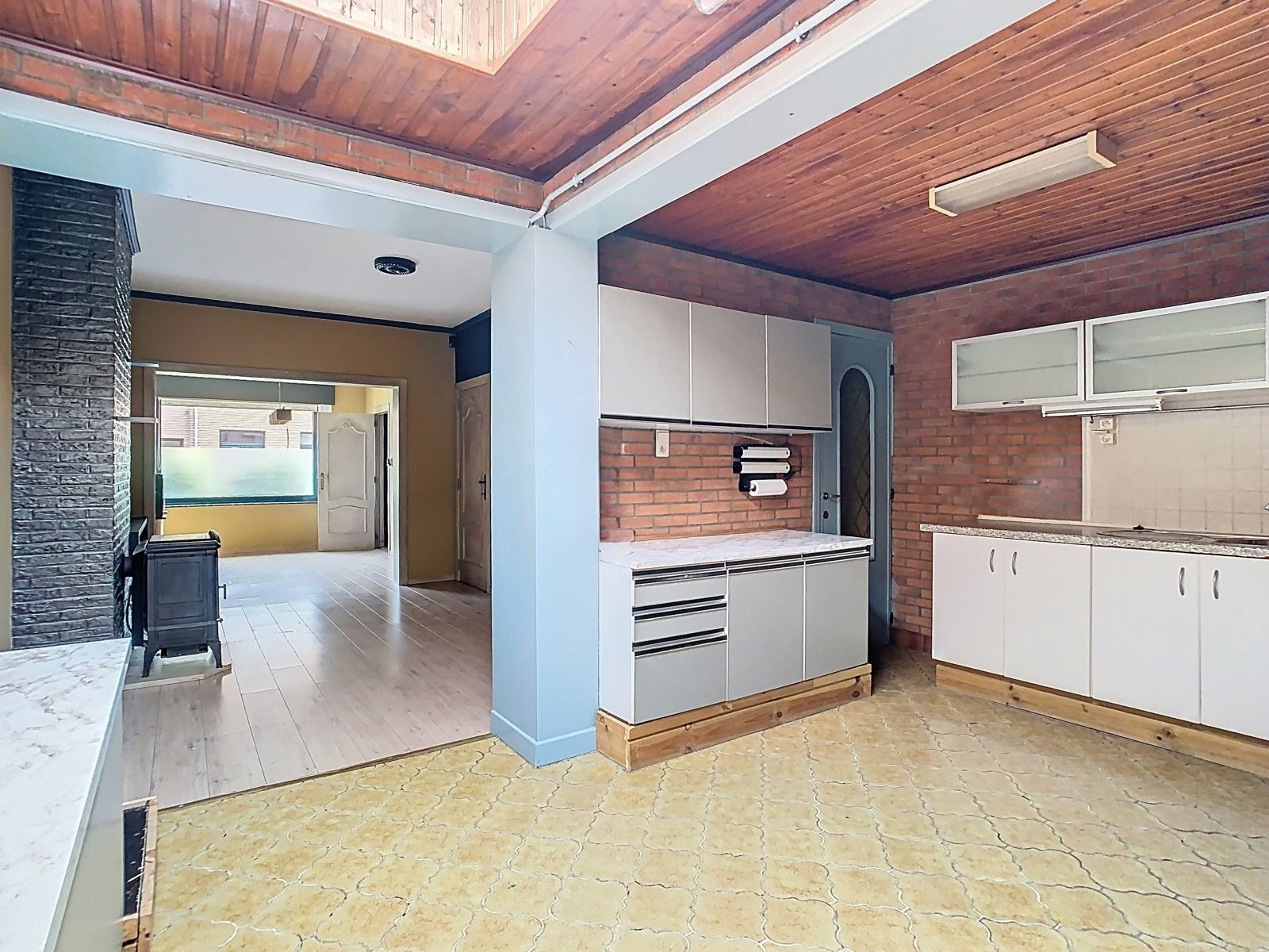 Mooie stadswoning met 2 SLPK,tuin en optionele garage! foto 6
