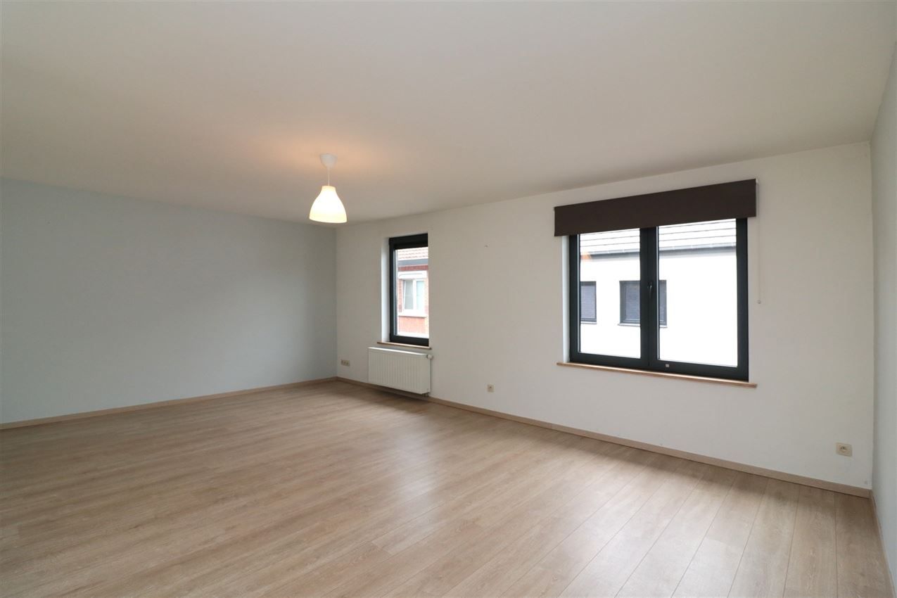 Triplex met groot zuidterras, garage, nabij E314 foto 9