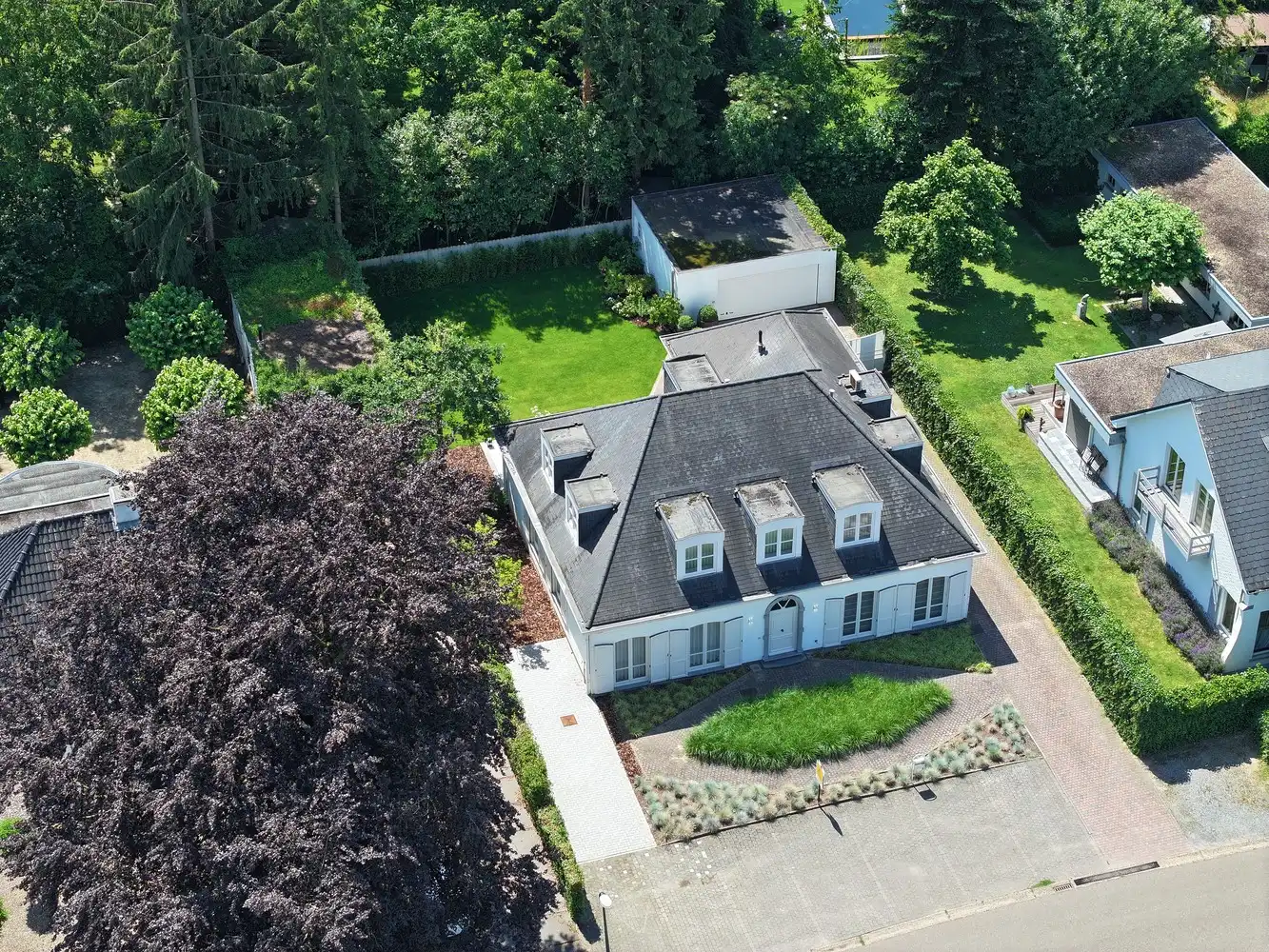 Exclusieve, gerenoveerde villa op toplocatie in residentieel Neerharen foto 34