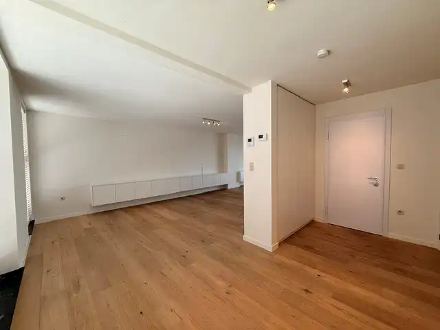 Luxe duplexappartement te huur in het hart van Maaseik, met lift, 2 slaapkamers en 2 terrassen.  foto 4