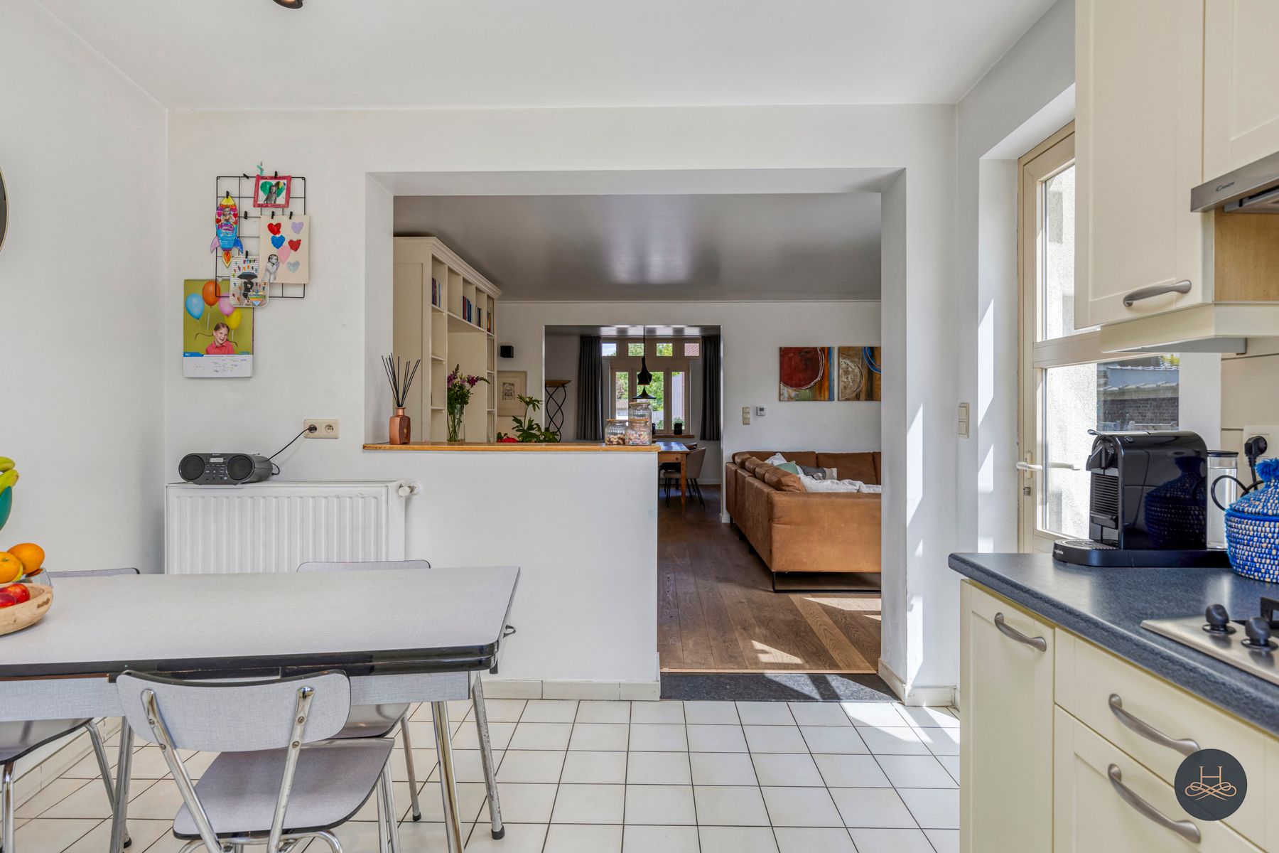 Sfeervolle, deels gerenoveerde woning met ruime diepe tuin foto 8
