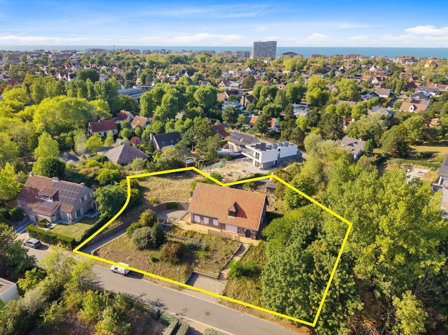 Exclusieve projectgrond langs beschermd duinengebied. foto {{pictureIndex}}