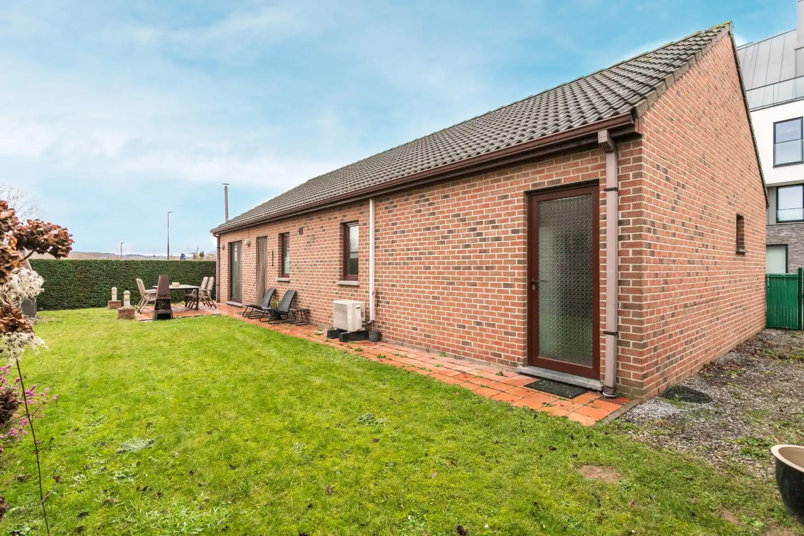 Op te frissen bungalow met 2 slaapkamers, garage en tuin op topligging in Halle foto 8