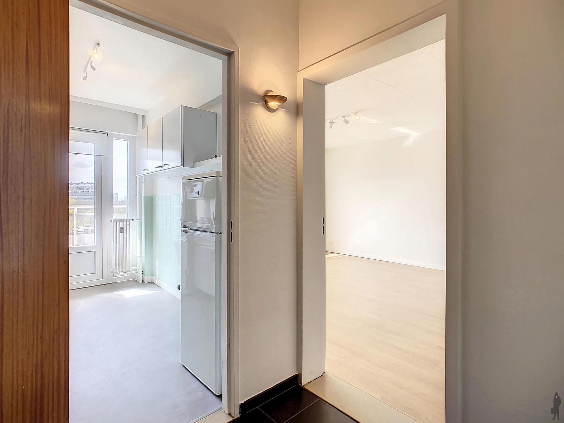 Gezellig appartement met 2 slaapkamers en mooi terras te Berchem! foto 2