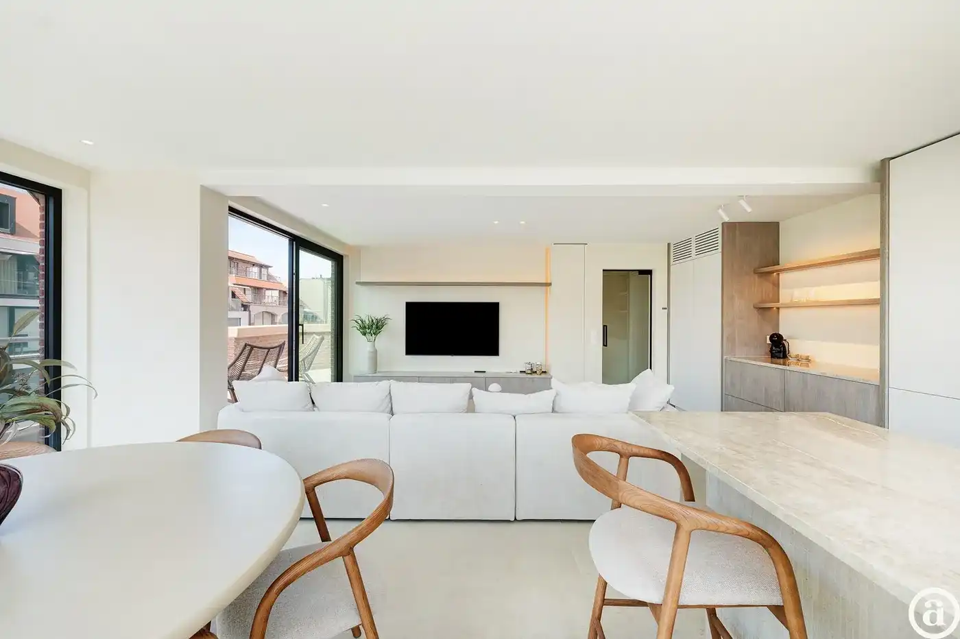 Prachtig gerenoveerd duplex hoekappartement nabij de Lippenslaan foto 12