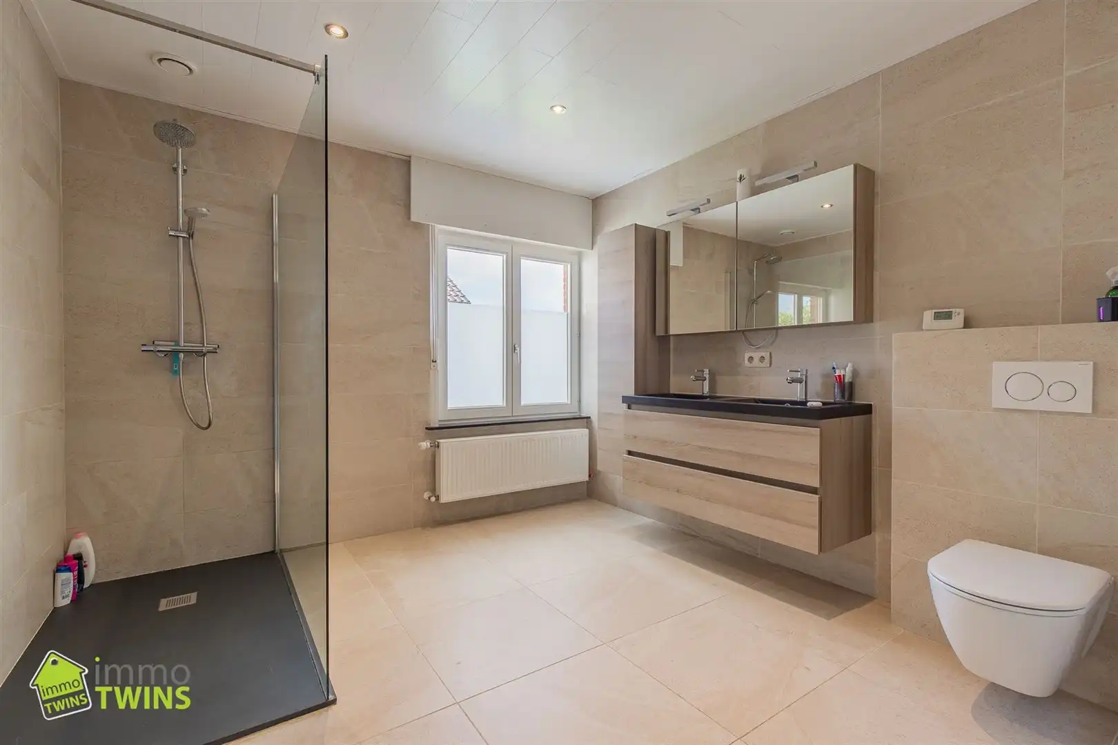 Bungalow in uiterst rustige en groene omgeving foto 7